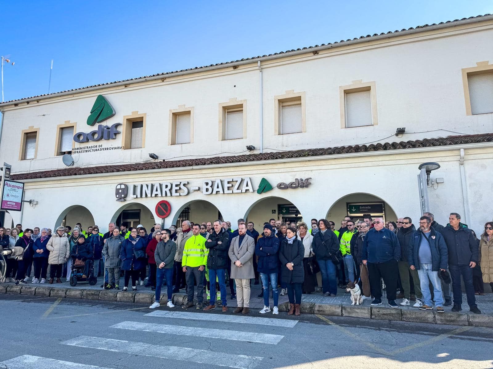 Cinco minutos de silencio en la Estación Linares-Baeza.