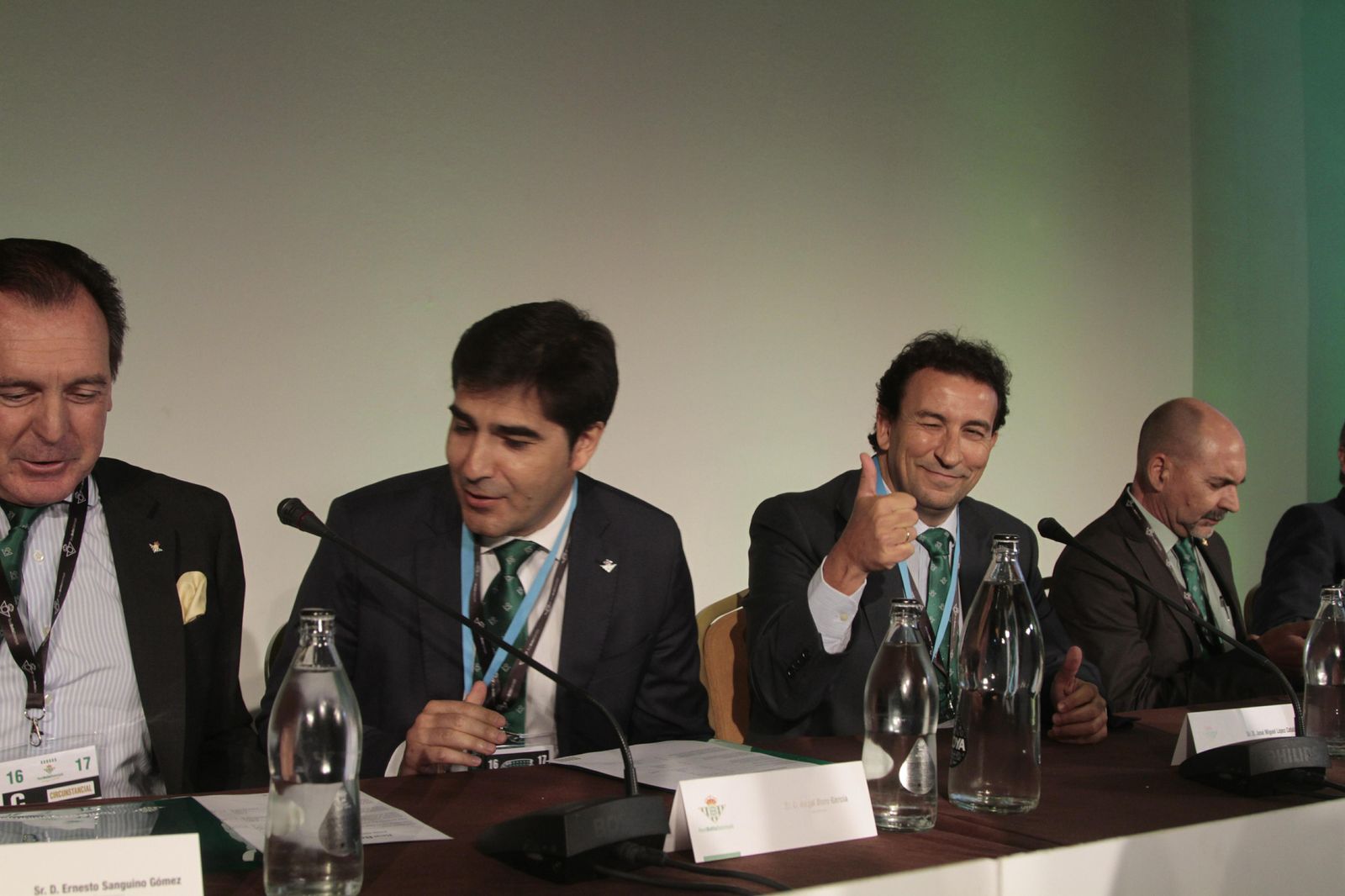 Las Junta General de Accionistas del Betis, en imágenes