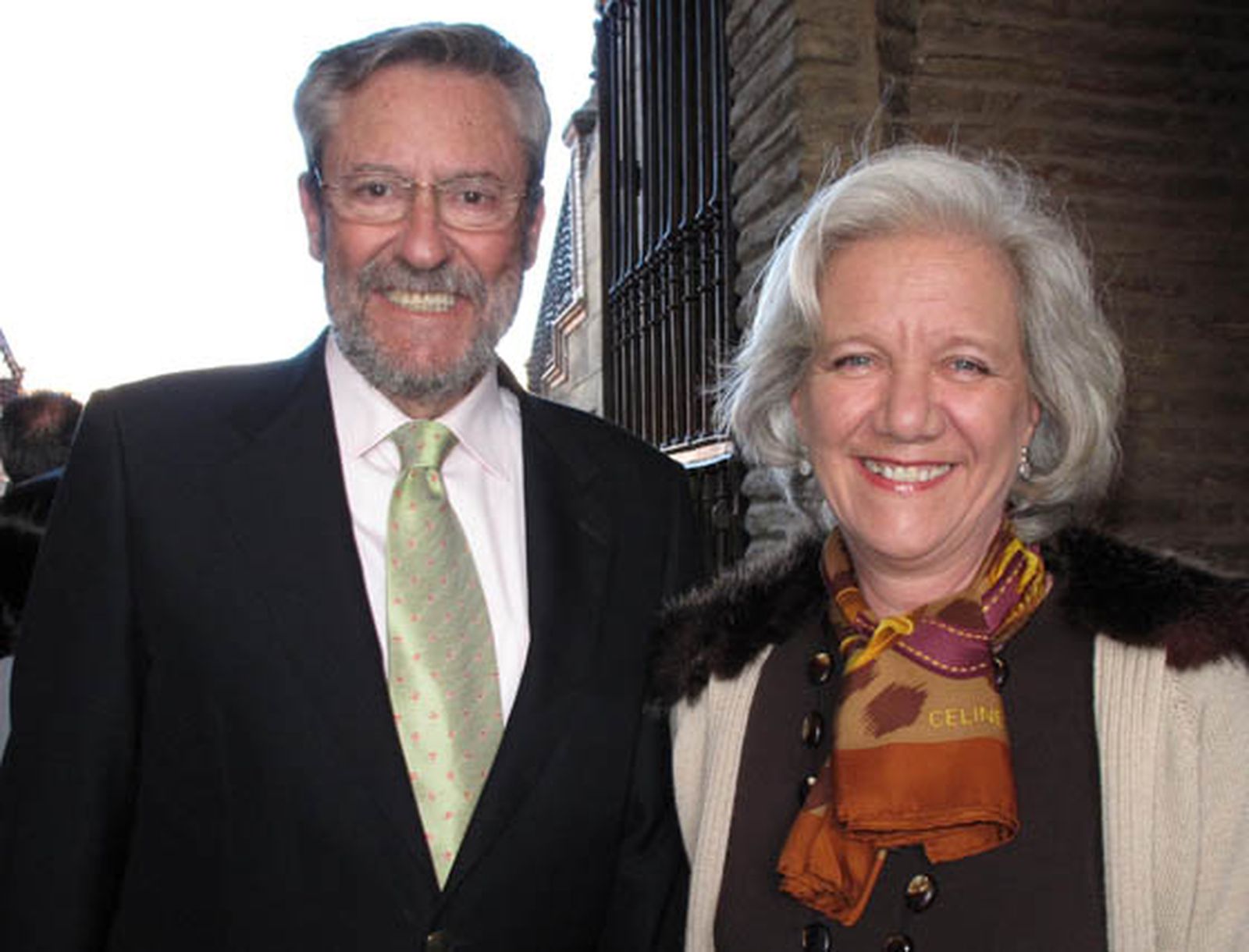 Rafael Moreno, apoderado del torero Juan Antonio Ruiz
‘Espartaco’, con su esposa, May Luna.

Foto: Victoria Ramírez