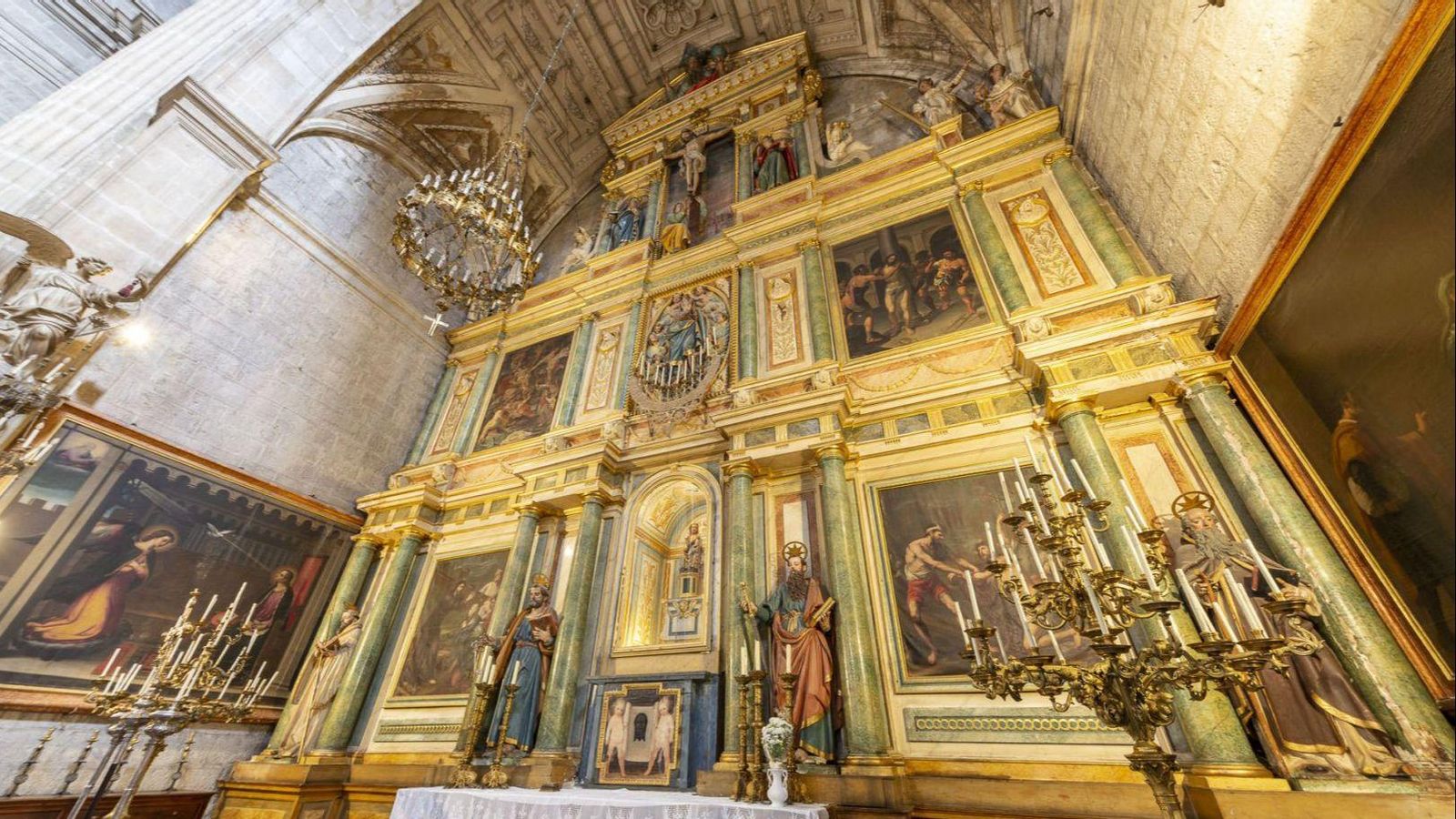 Altar mayor de la catedral jiennense.