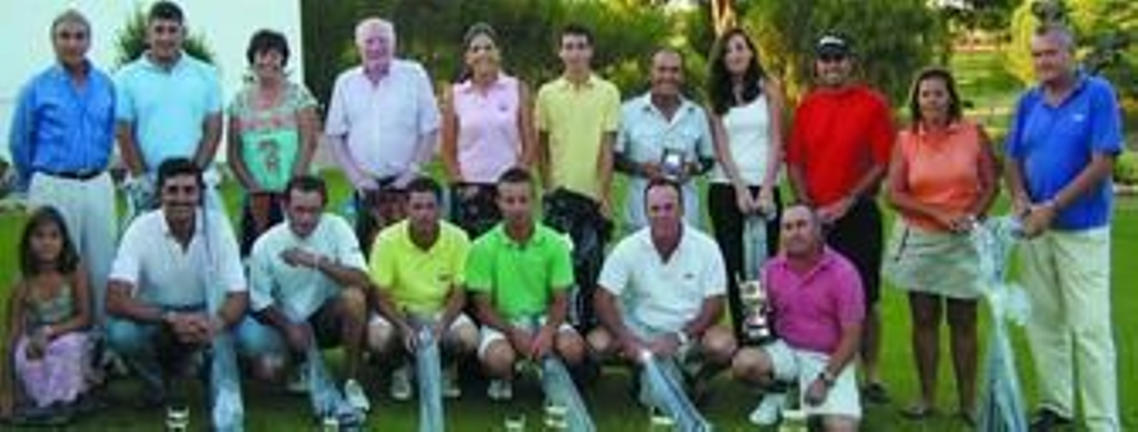 Los ganadores del torneo, junto al presidente del Club de Golf Bellavista y el profesional Miguel Sánchez.