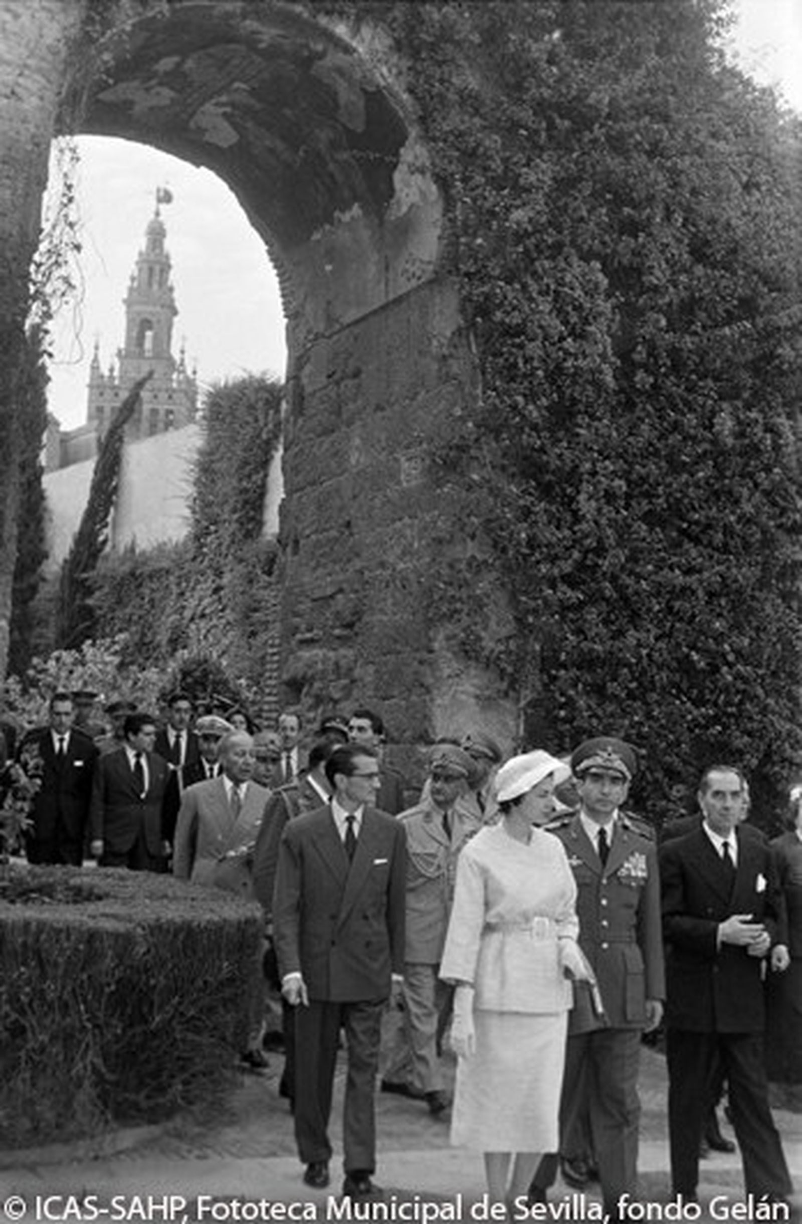 Paseo gráfico por la historia reciente del Alcázar de Sevilla