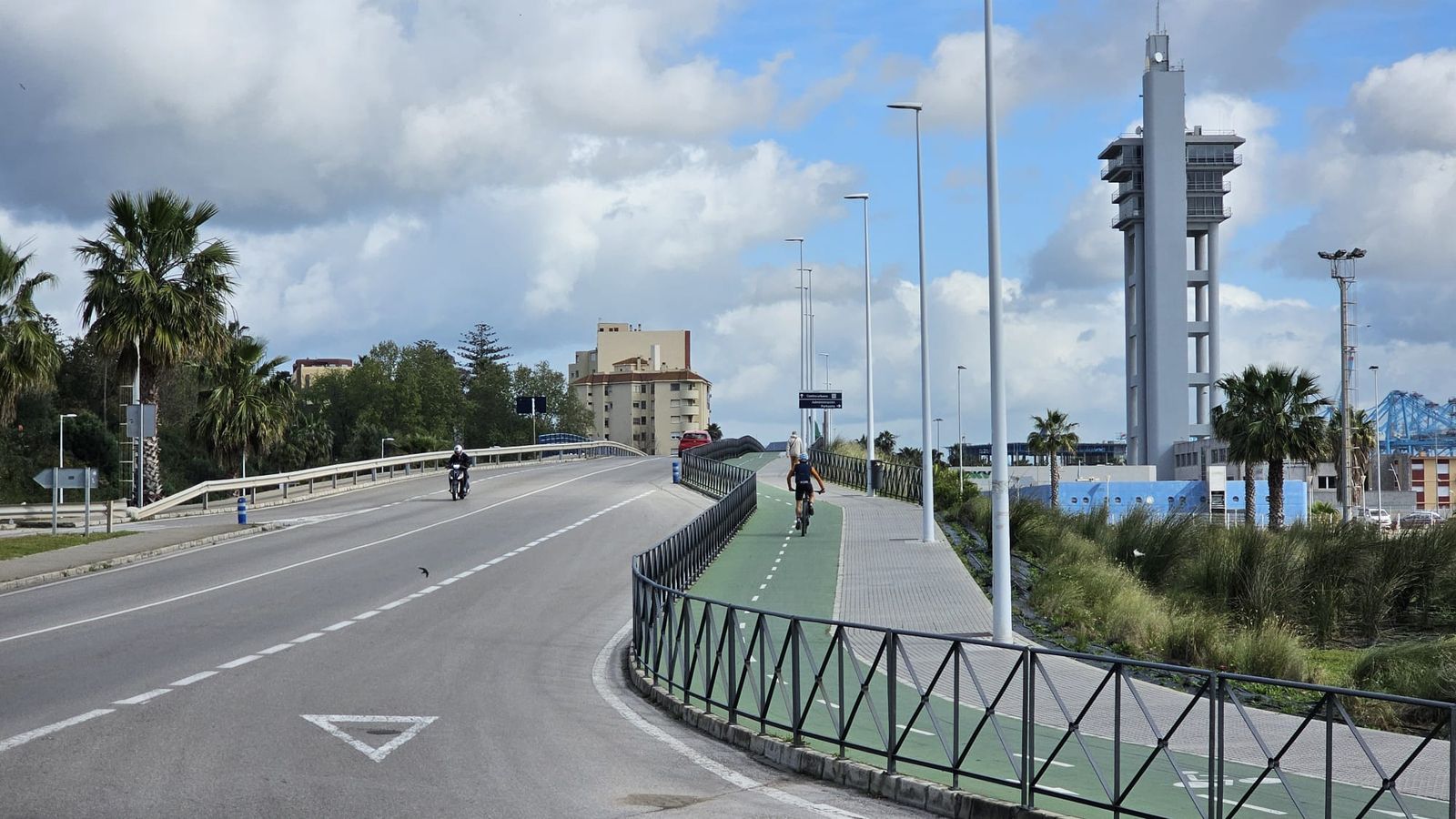 El puente del Paseo de la Conferencia, este sábado.