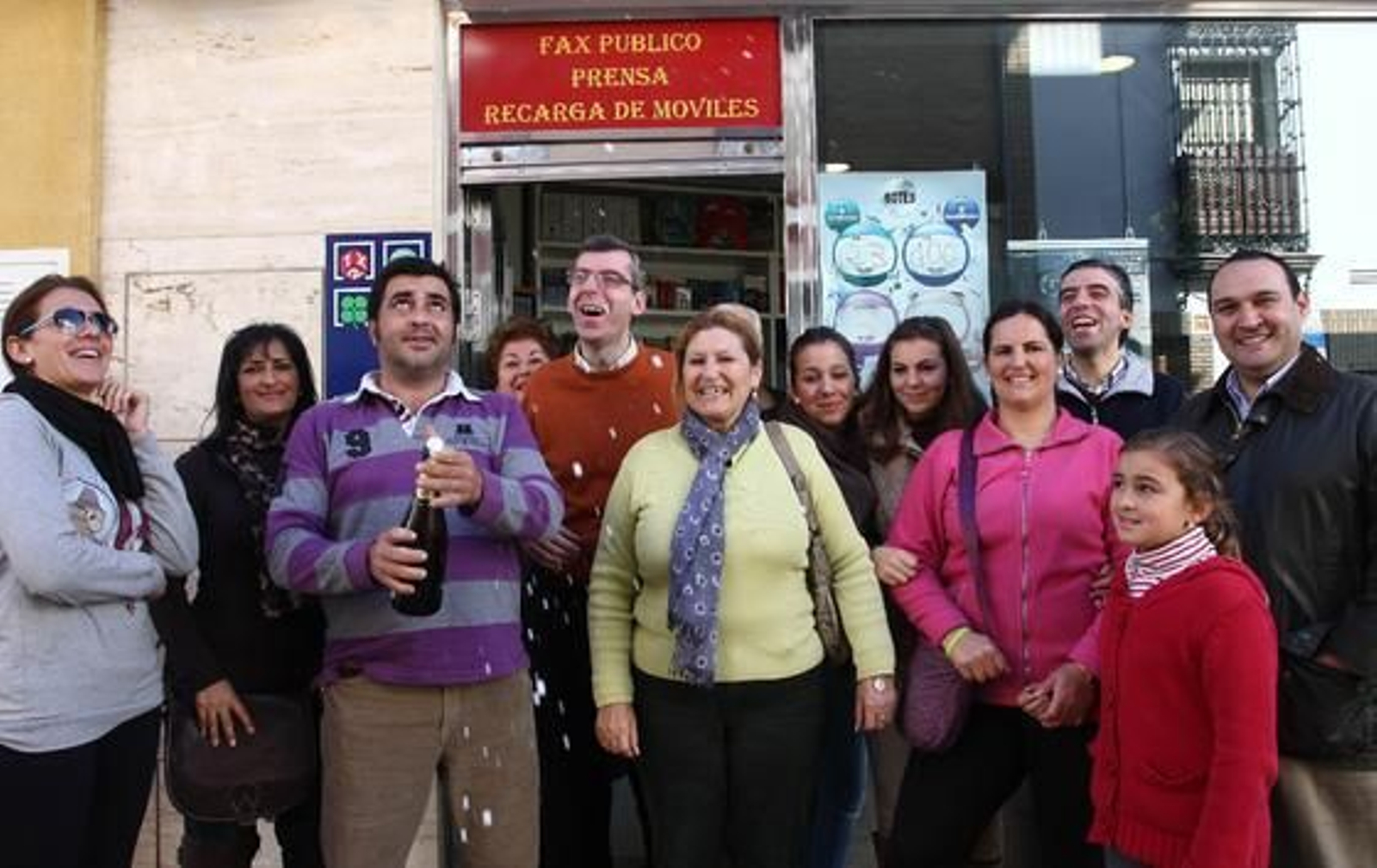 Las imágenes de las celebraciones de los premiados en Lora del Río./ Belén Vargas