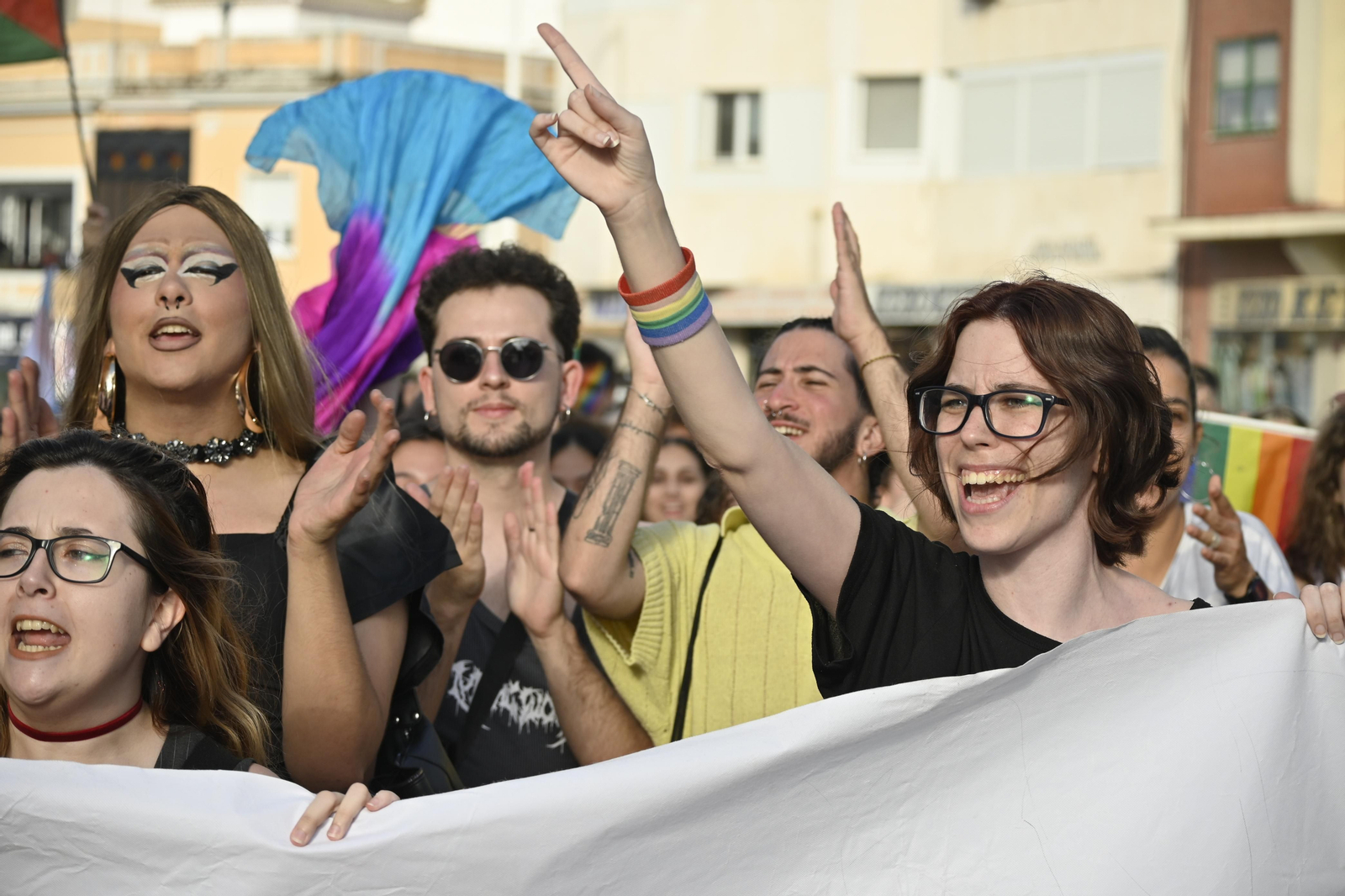 Las mejores imágenes de la manifestacióndel del Orgullo LGTBI en Huelva