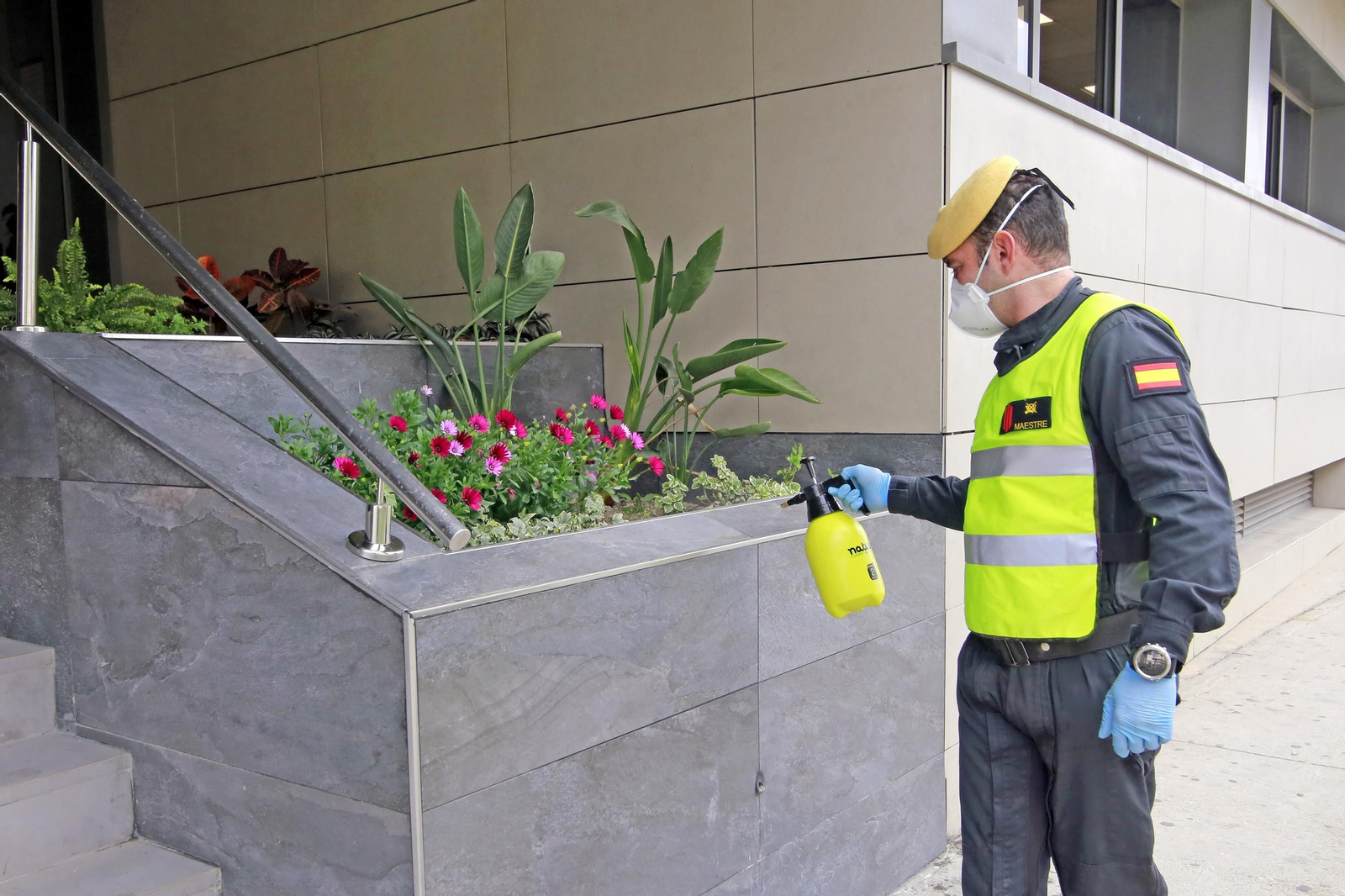 Policía Nacional junto a Infantería de Marina, y la UME en Jerez