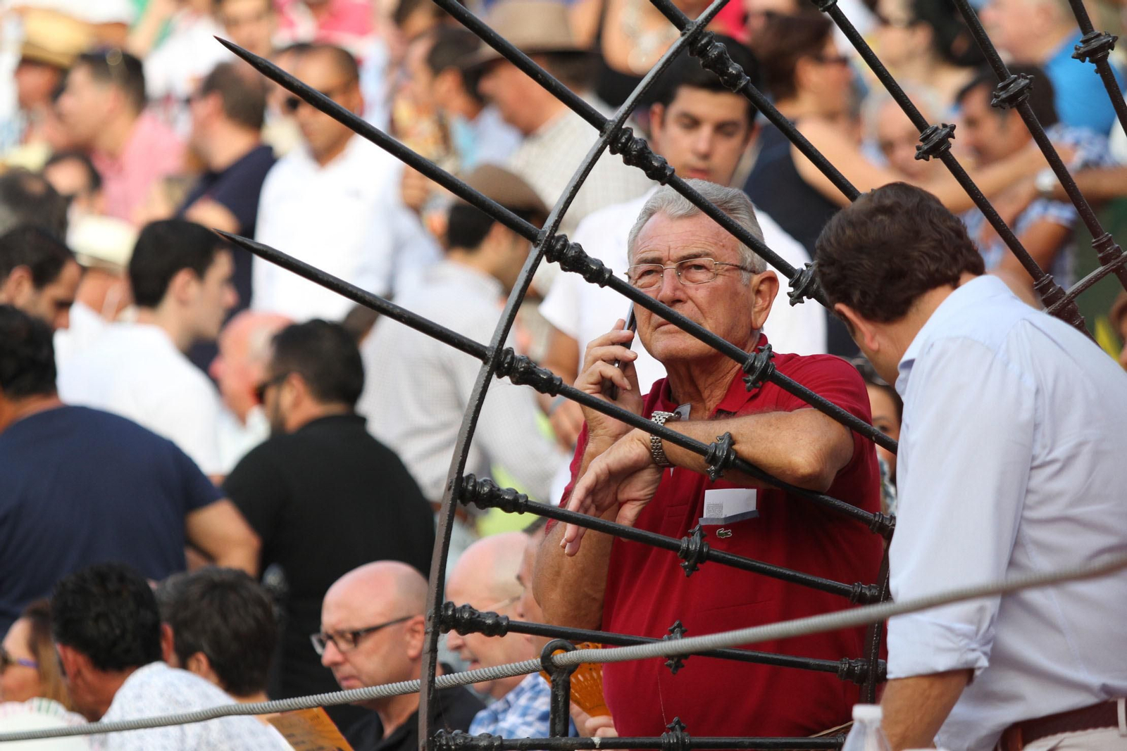 Imágenes de la faena de Miguel Angel Perera en el coso Onubense.