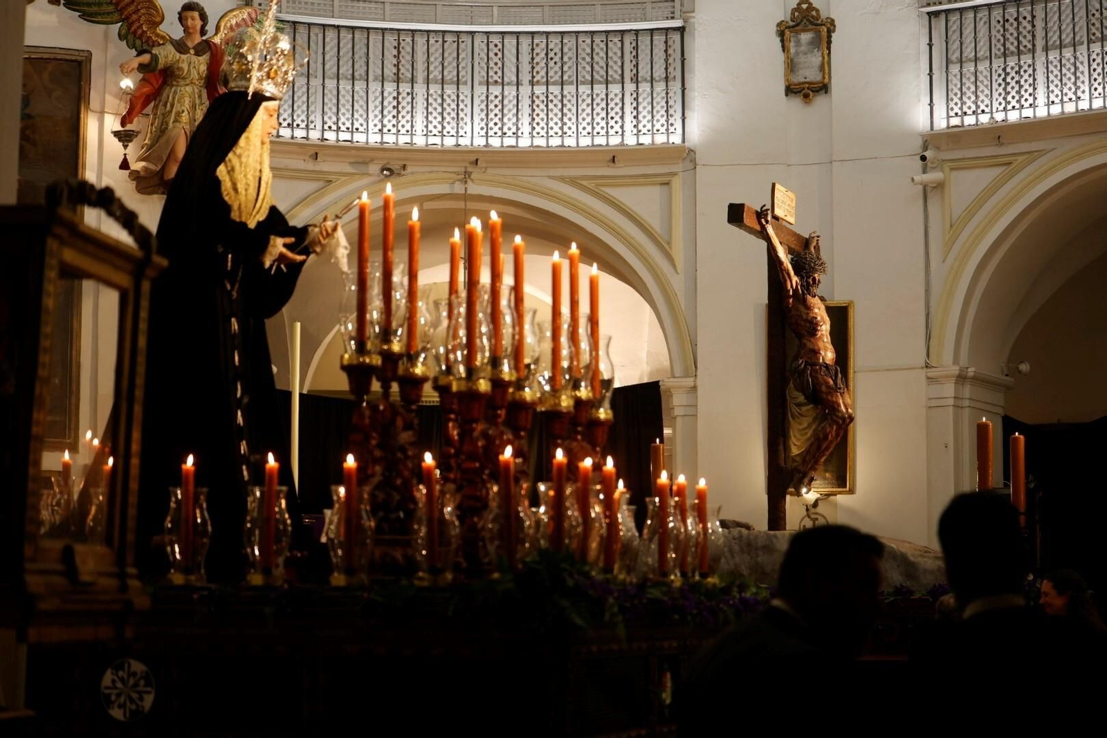 Rezos en San Rafael a la Universitaria en este Martes Santo de Córdoba, en imágenes