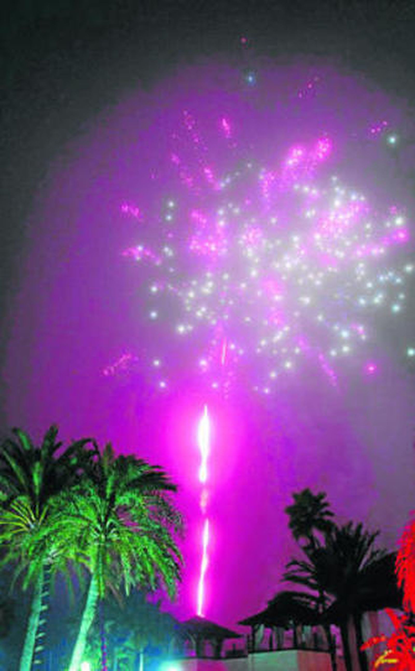 Fuegos artificiales en el hotel Don Carlos.
