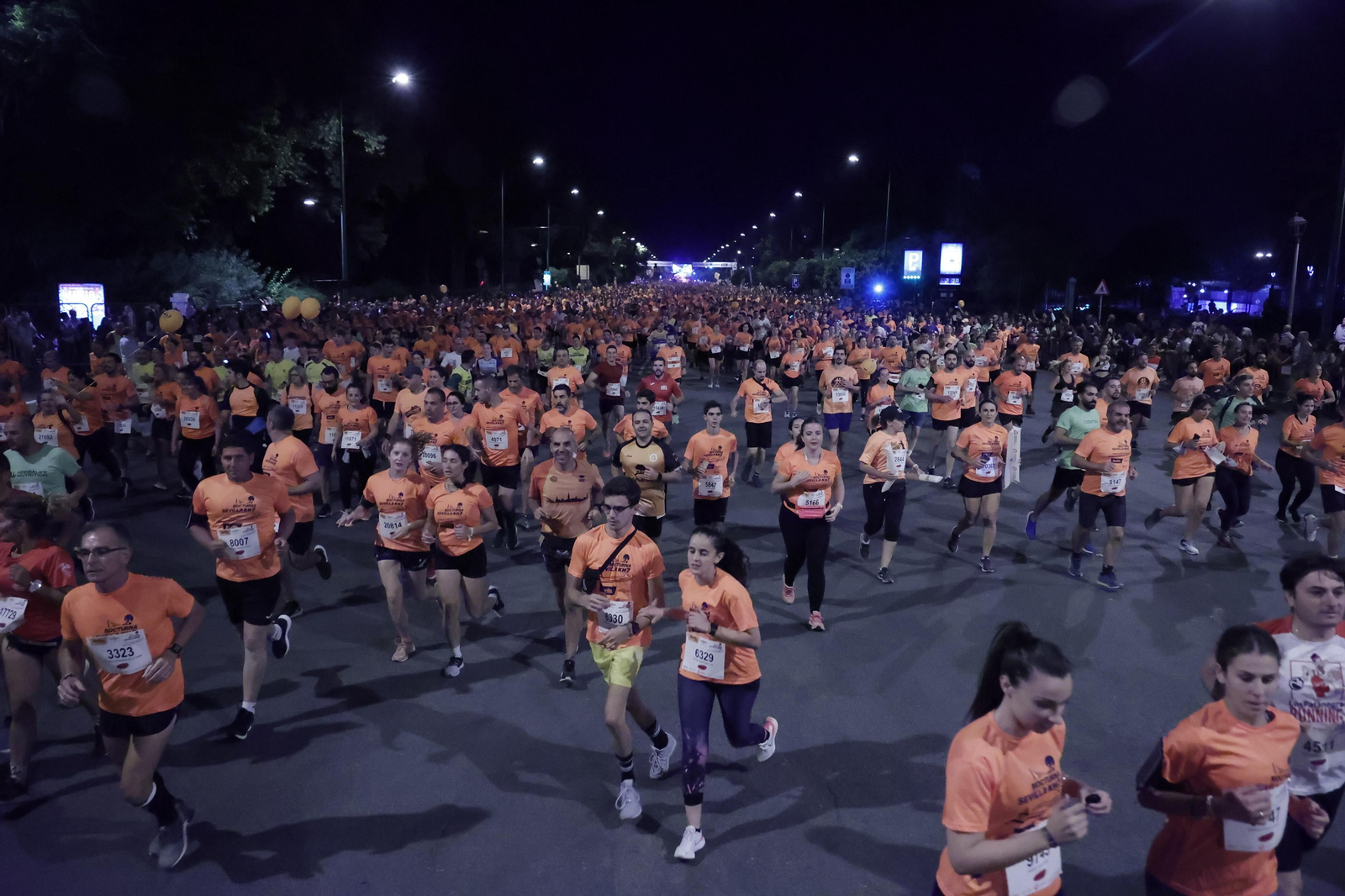 Búscate en la Carrera Nocturna de Sevilla (2)