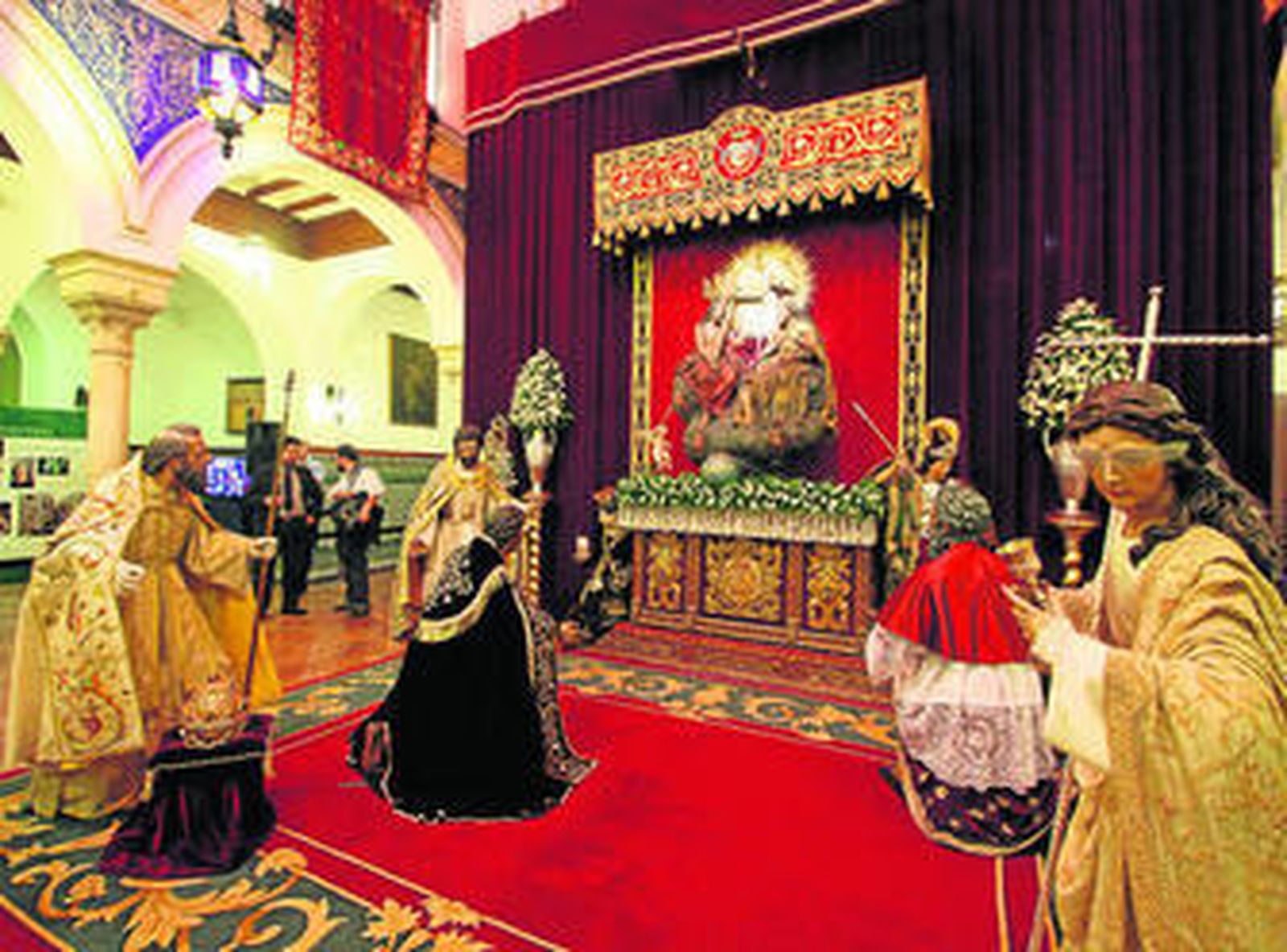 El misterio del Sagrado Decreto expuesto en el patio del Círculo Mercantil.