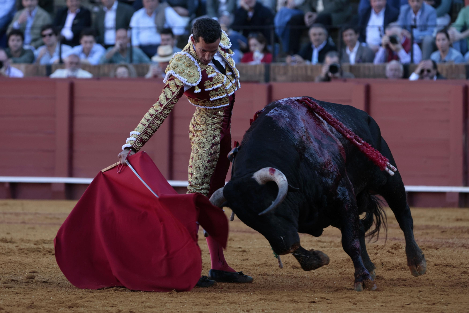 Las imágenes de la tercera del abono de los toros en la Maestranza  de Sevilla