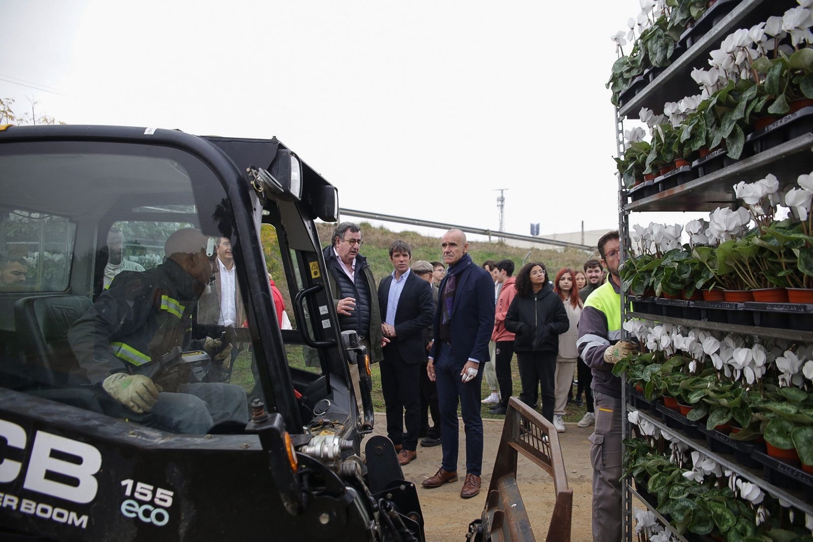 Muñoz visita el vivero municipal de Miraflores.