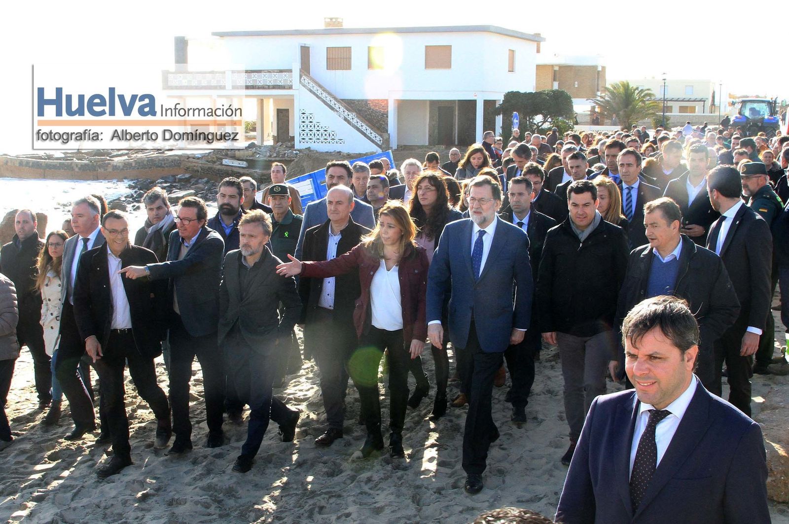 Imágenes de la visita de Rajoy y Susana Díaz a la playa de La Antilla