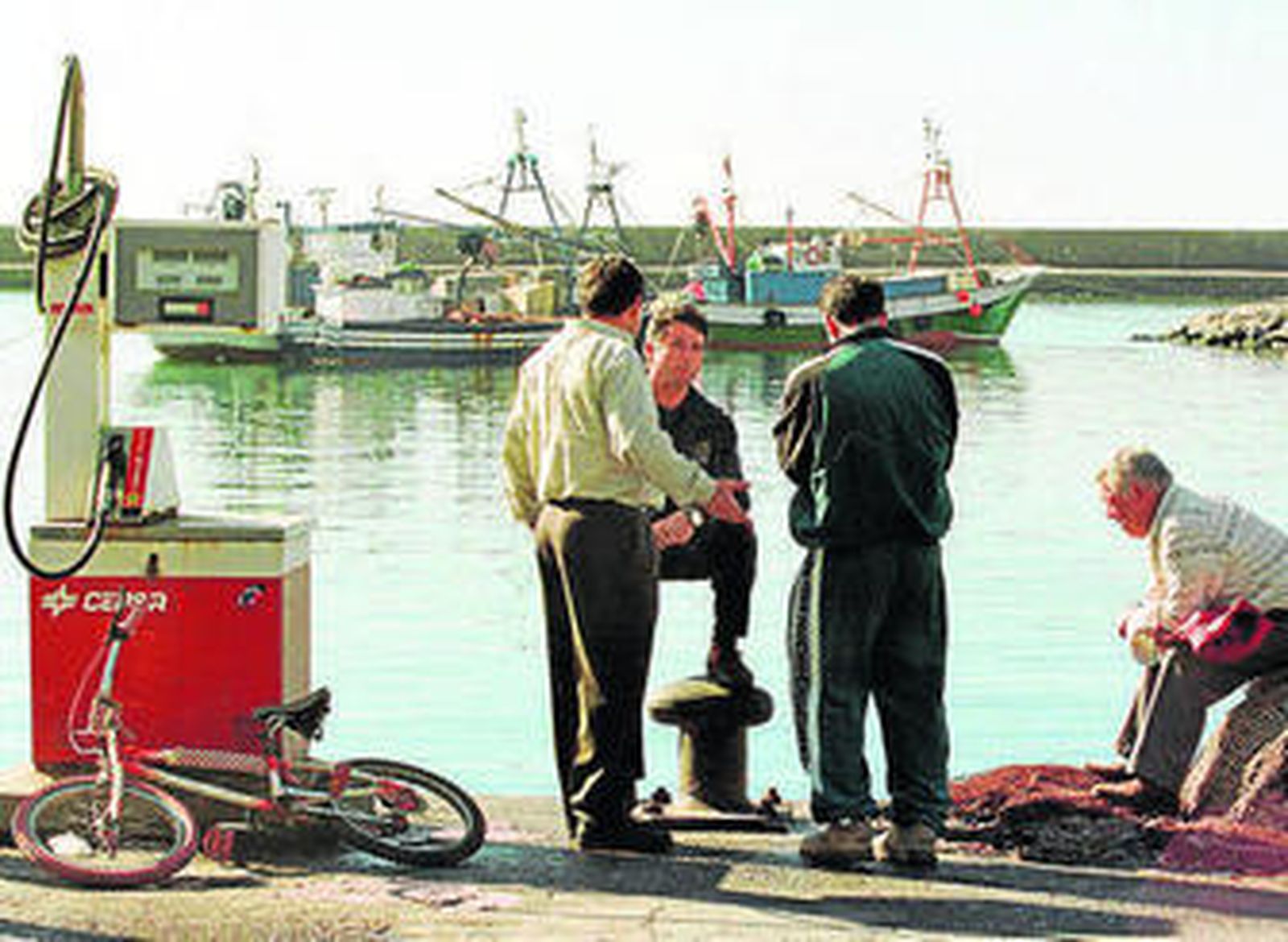 Pescadores en el puerto abderitano.