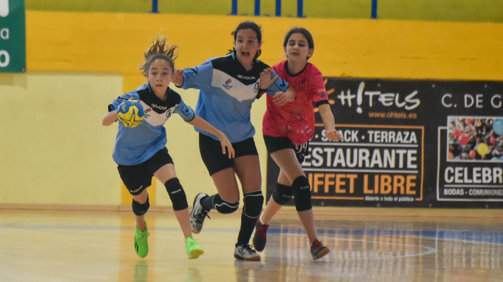 Las fotos de la segunda jornada del Cadeba de balonmano alevín de La Línea