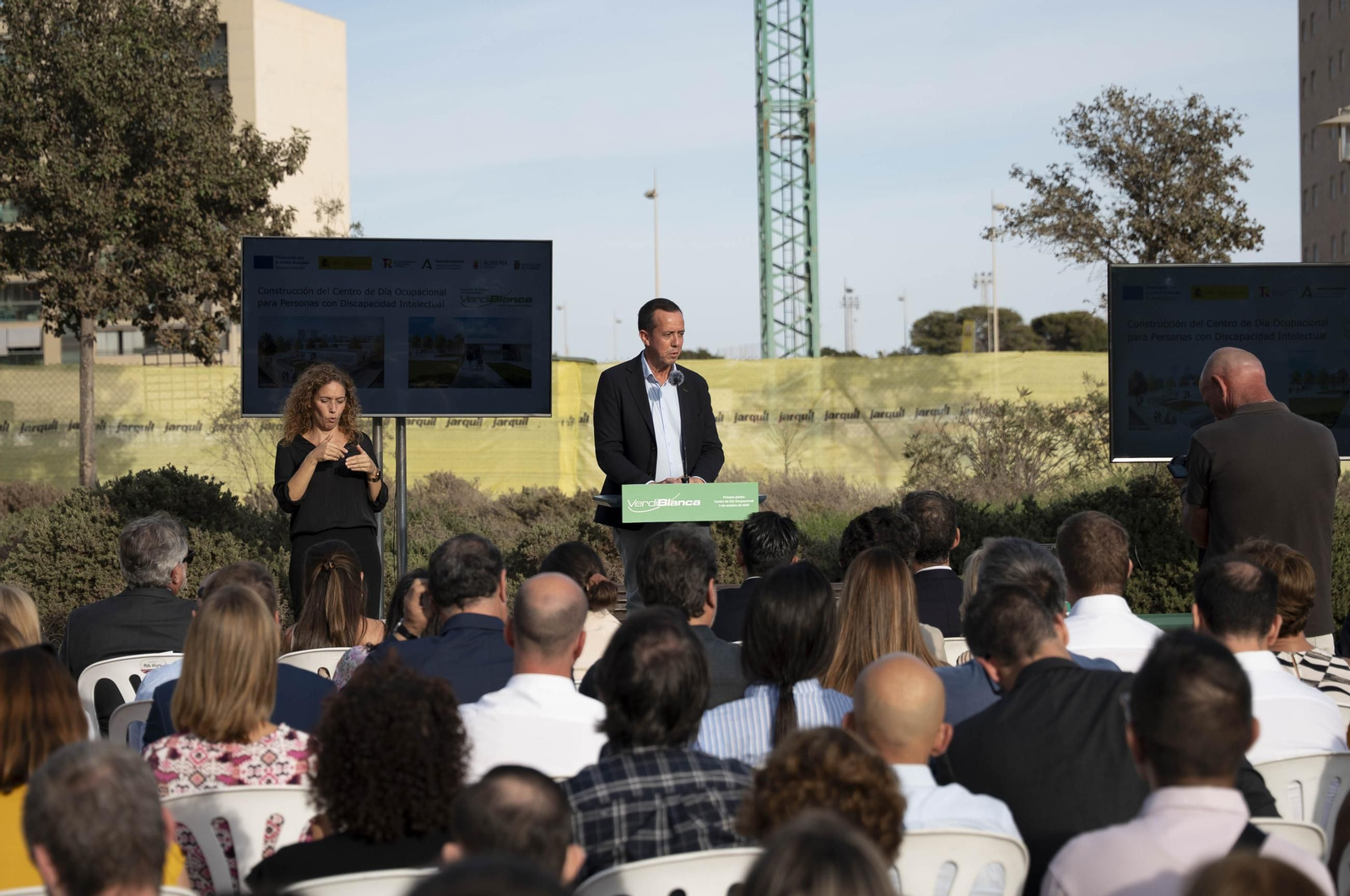 Las imágenes de la primera piedra del centro de día ocupacional Juan Goytisolo de Verdiblanca en Almería