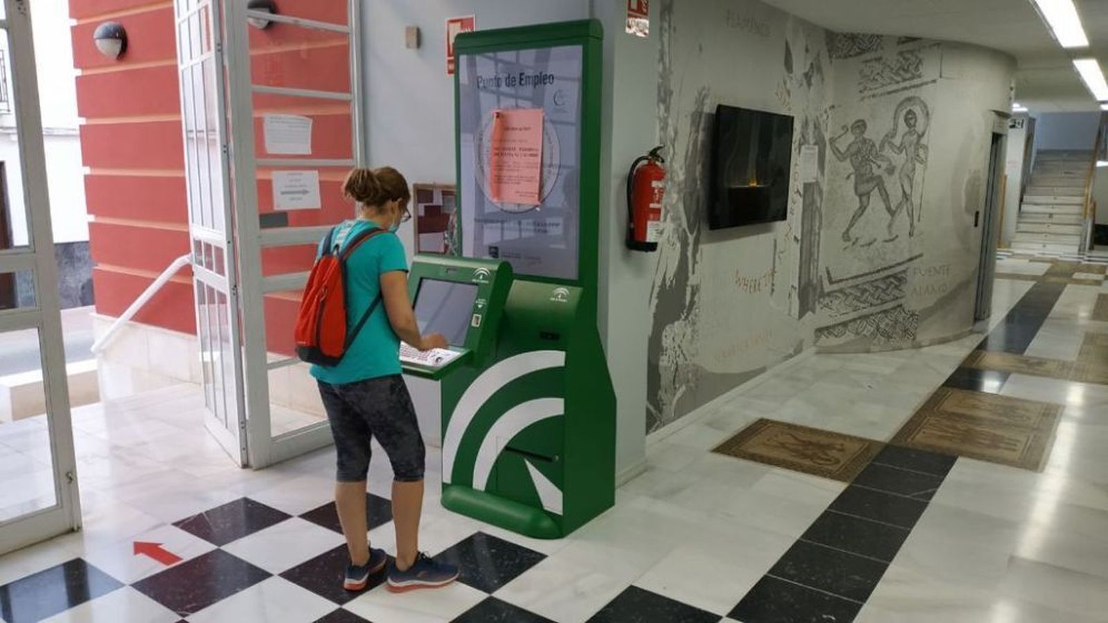 Una persona en un punto de empleo.