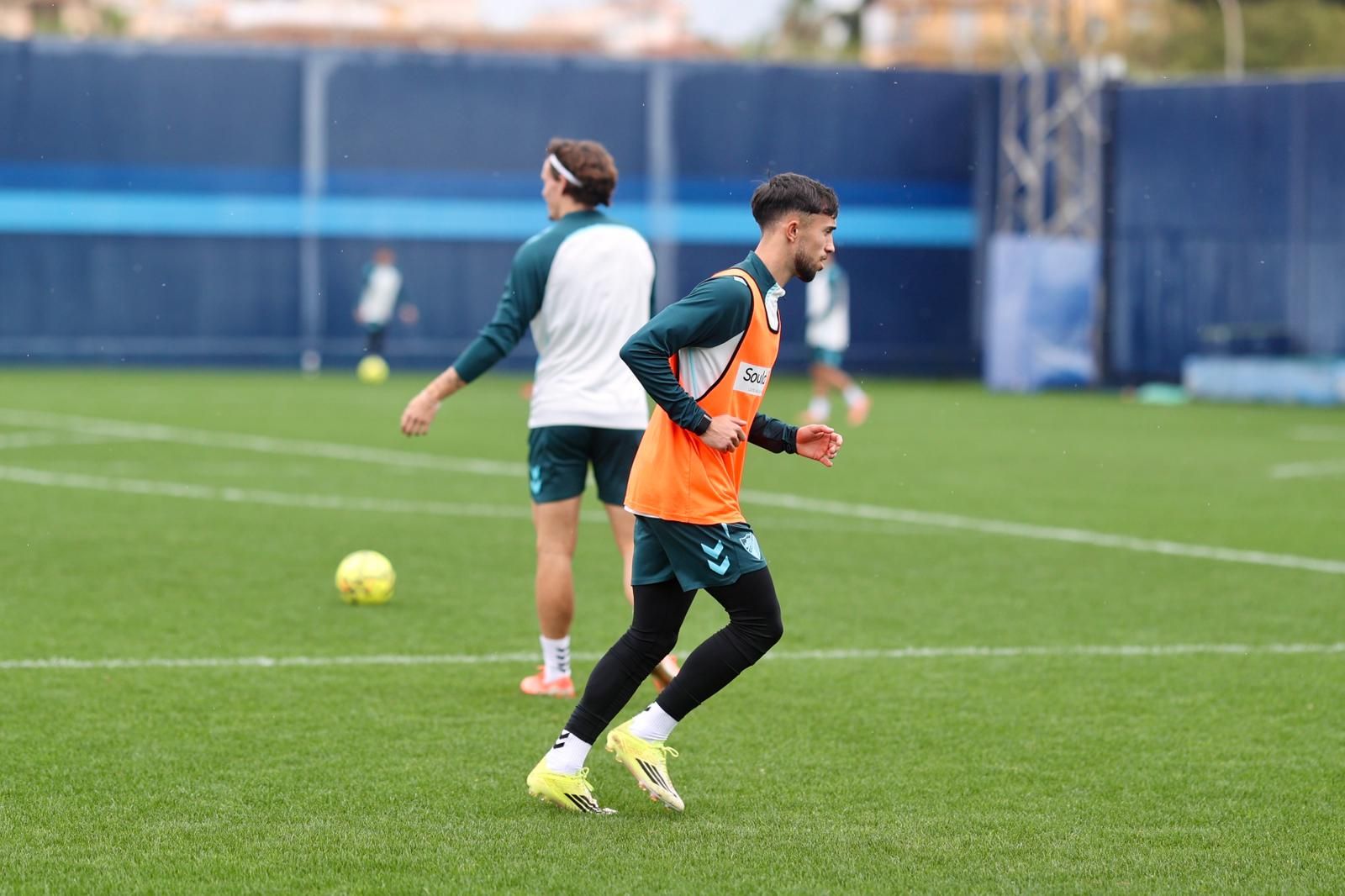 El Málaga CF ya juega el partido ante la Cultural Leonesa
