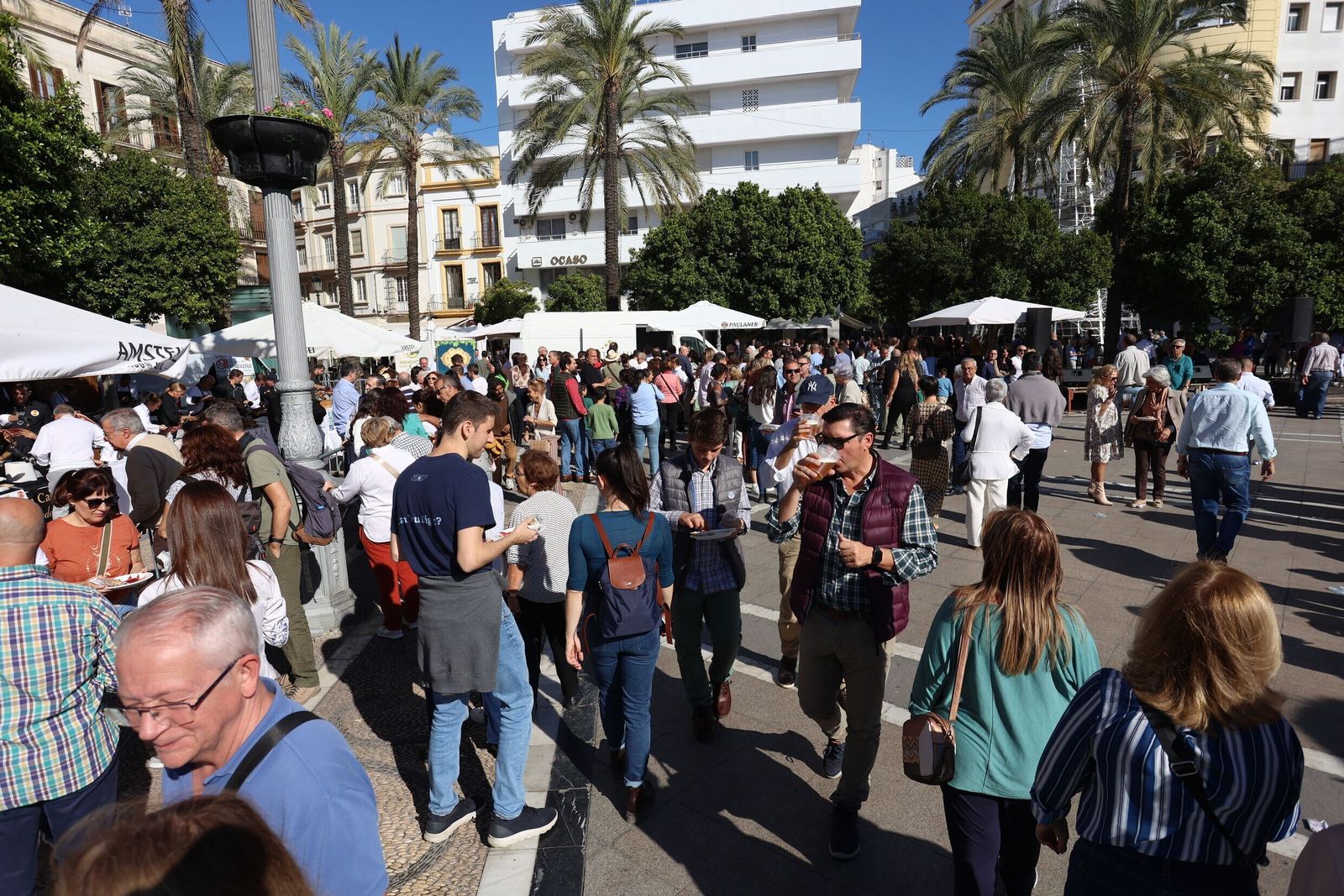 Cortadores de jamón en la plaza del Arenal a beneficio del Hogar San Juan