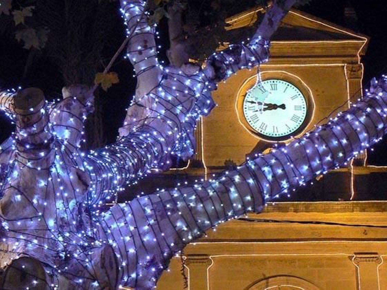 "El alumbrado de Sevilla es de los peores de España"