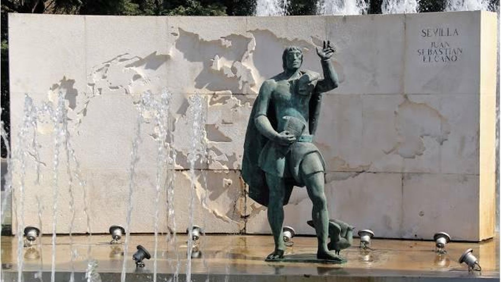 Monumento a Juan Sebastián Elcano. Antonio Cano. Sevilla.