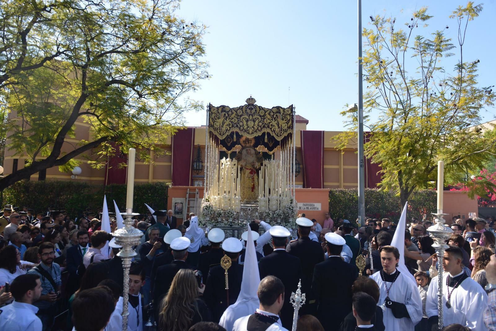 Imágenes de la Hermandad de La Milagrosa