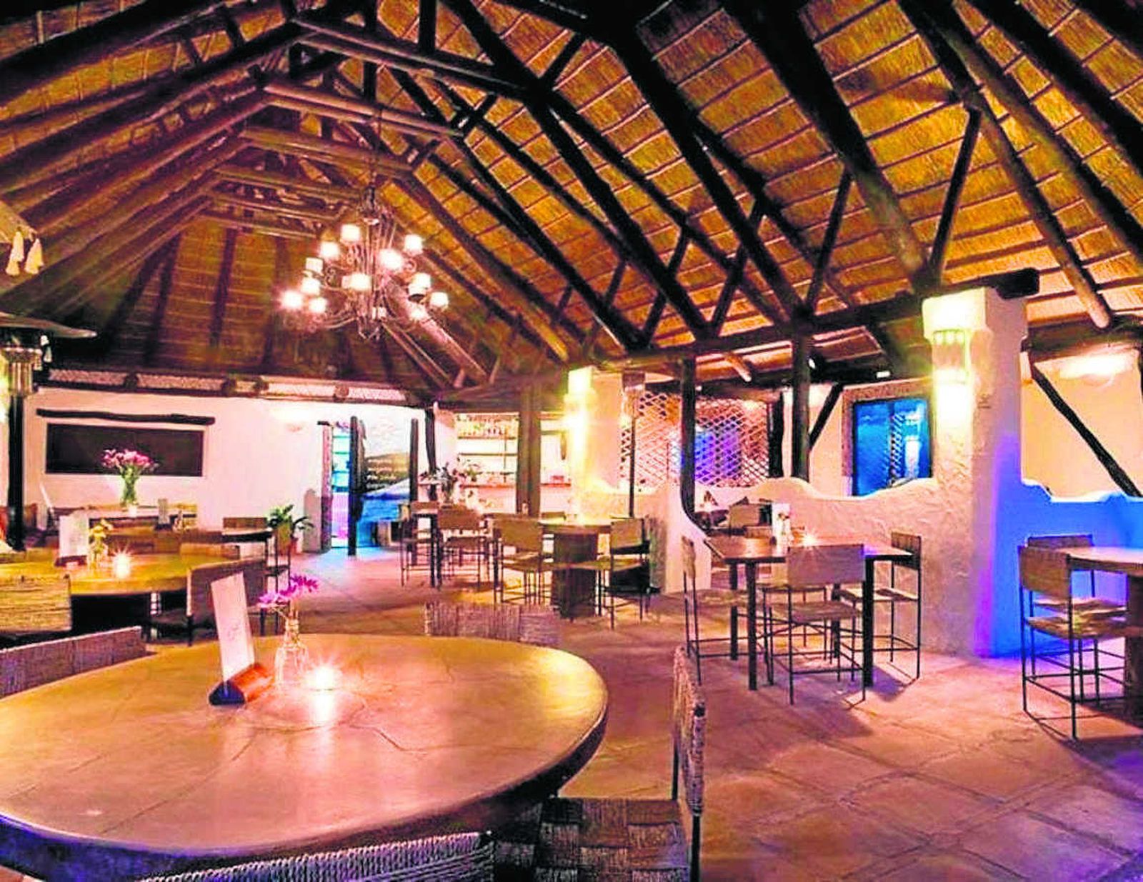 Una imagen del interior del hotel 100% Fun, en Tarifa, donde anoche se registró el incendio.