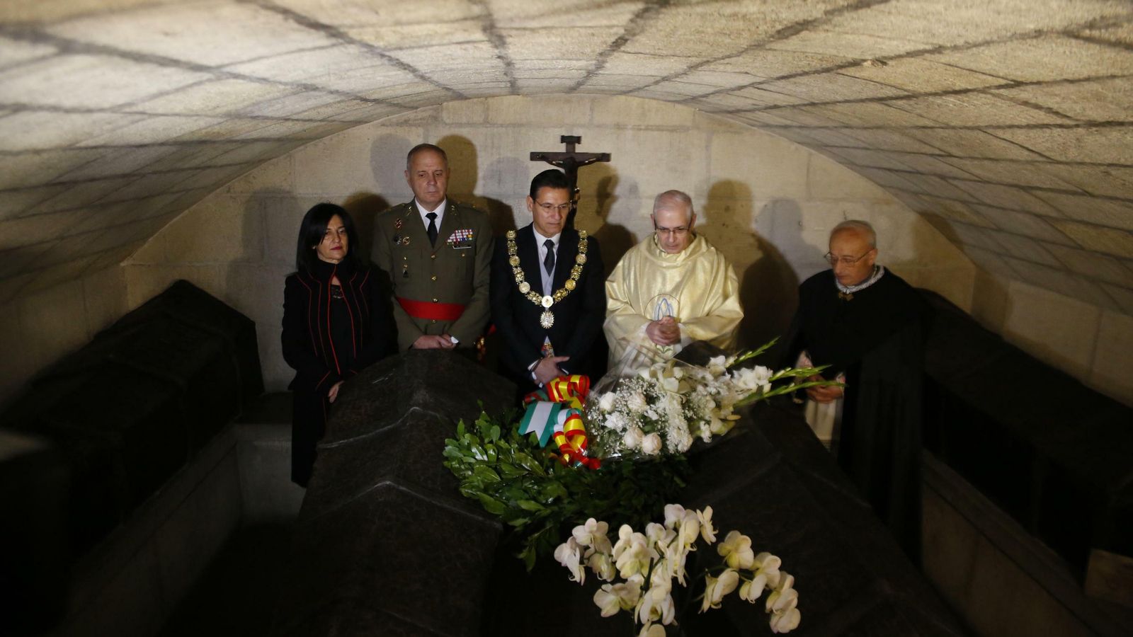 Ofrenda en la tumba de los Reyes Católicos