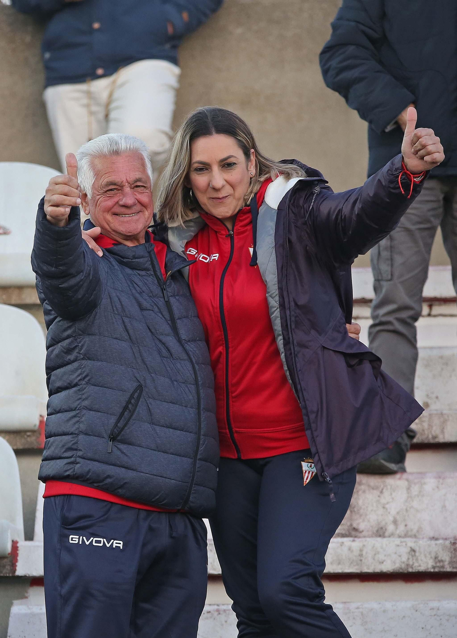 Fotos de la afición durante el Algeciras - Fuenlabrada en el Nuevo Mirador