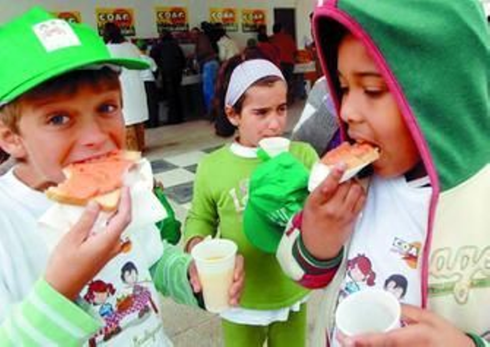 Los alumnos del colegio Gómez Moreno disfrutaron de un desayuno basado en productos ecológicos