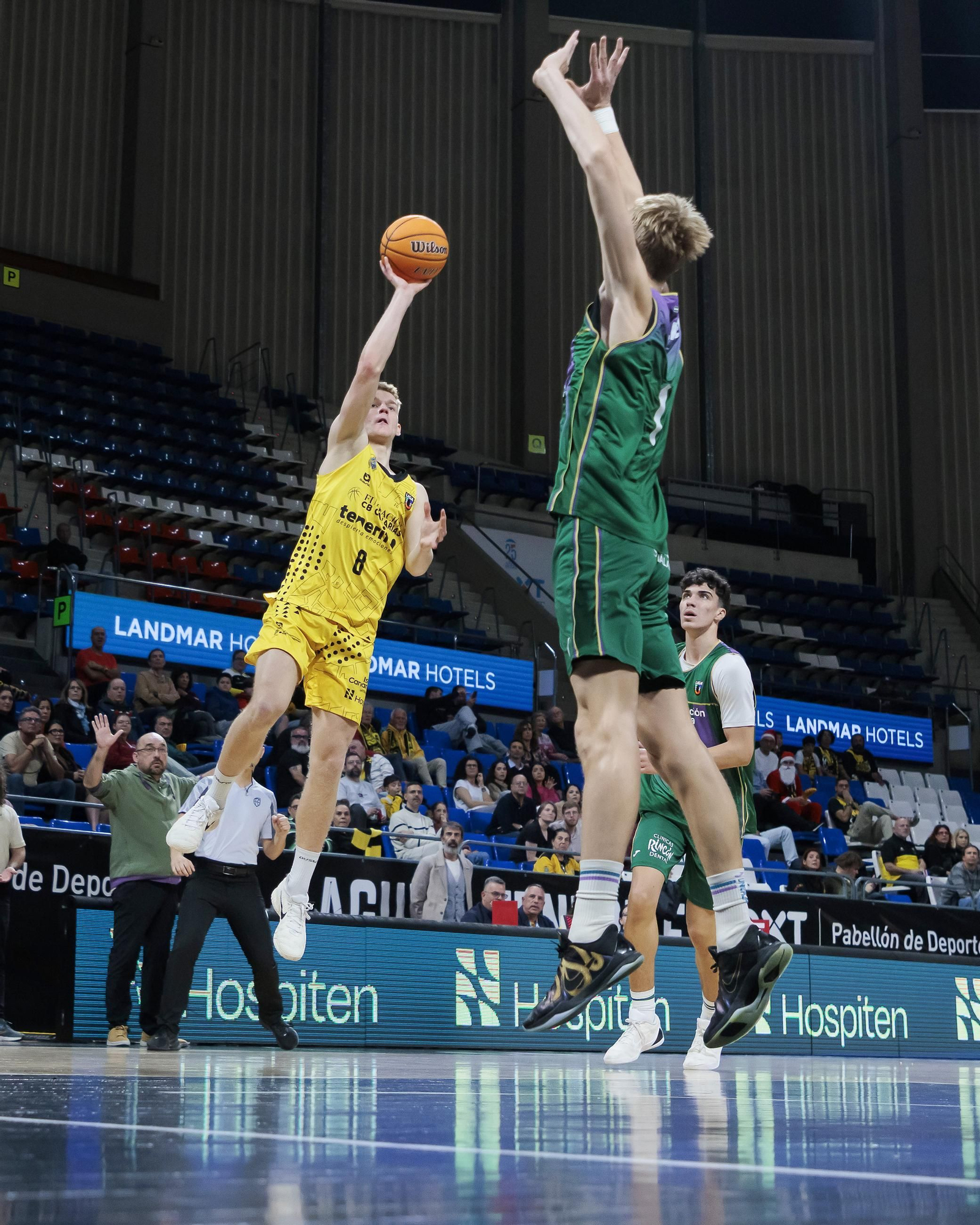El Unicaja Alhaurín de la Torre conquista La Laguna (66-69)