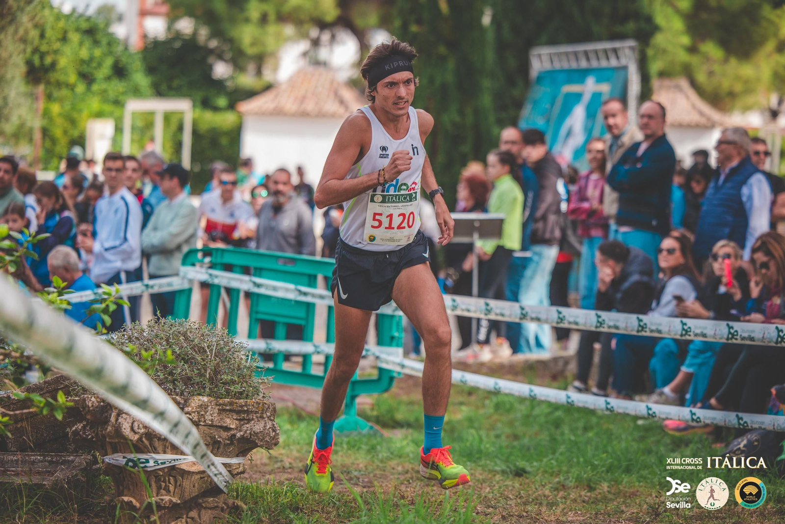 Búscate en las fotos del Cross de Itálica 2025 | 12