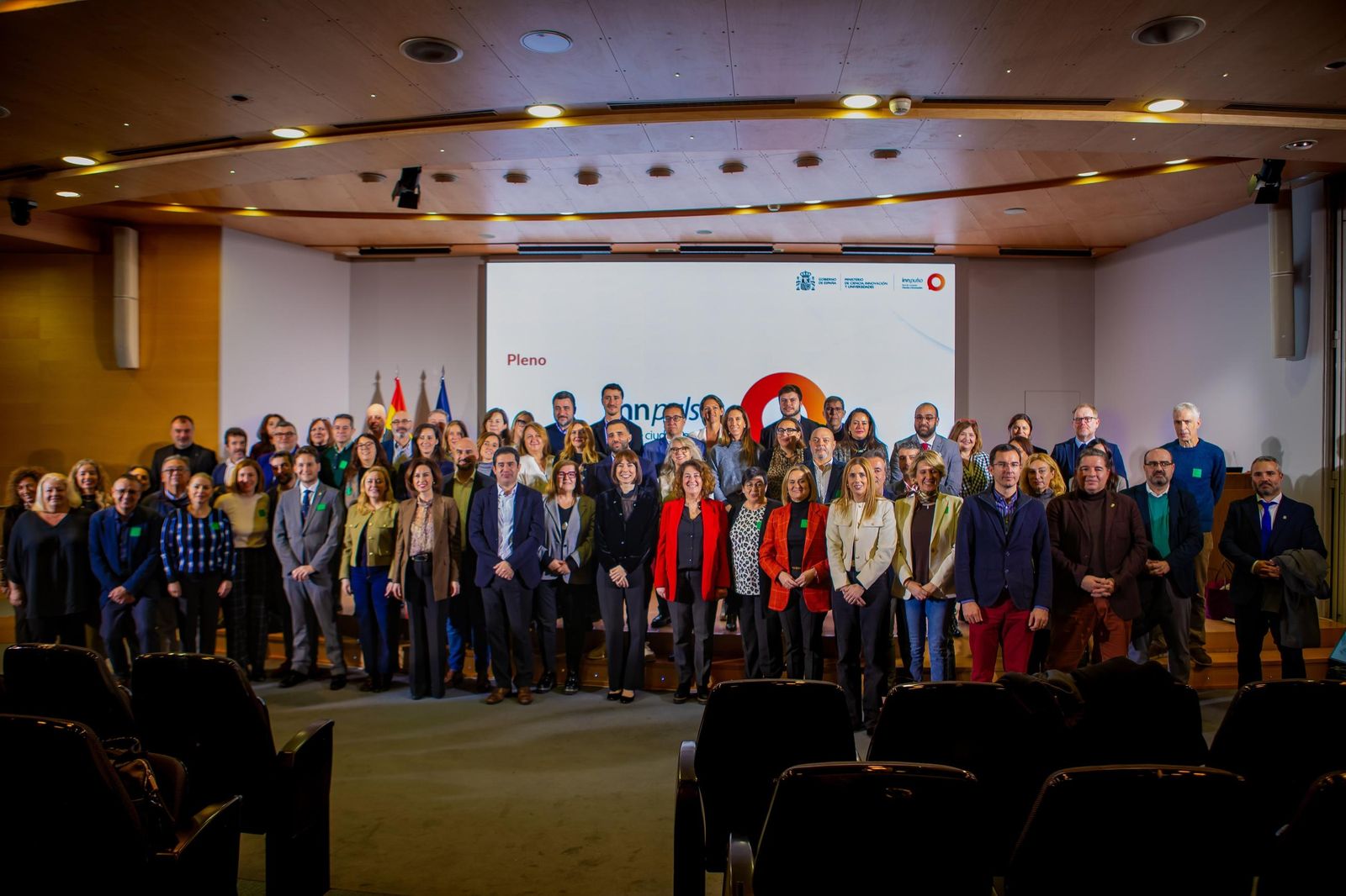 Foto de familia de los representantes de la ciudades asistentes al pleno Red Impulso