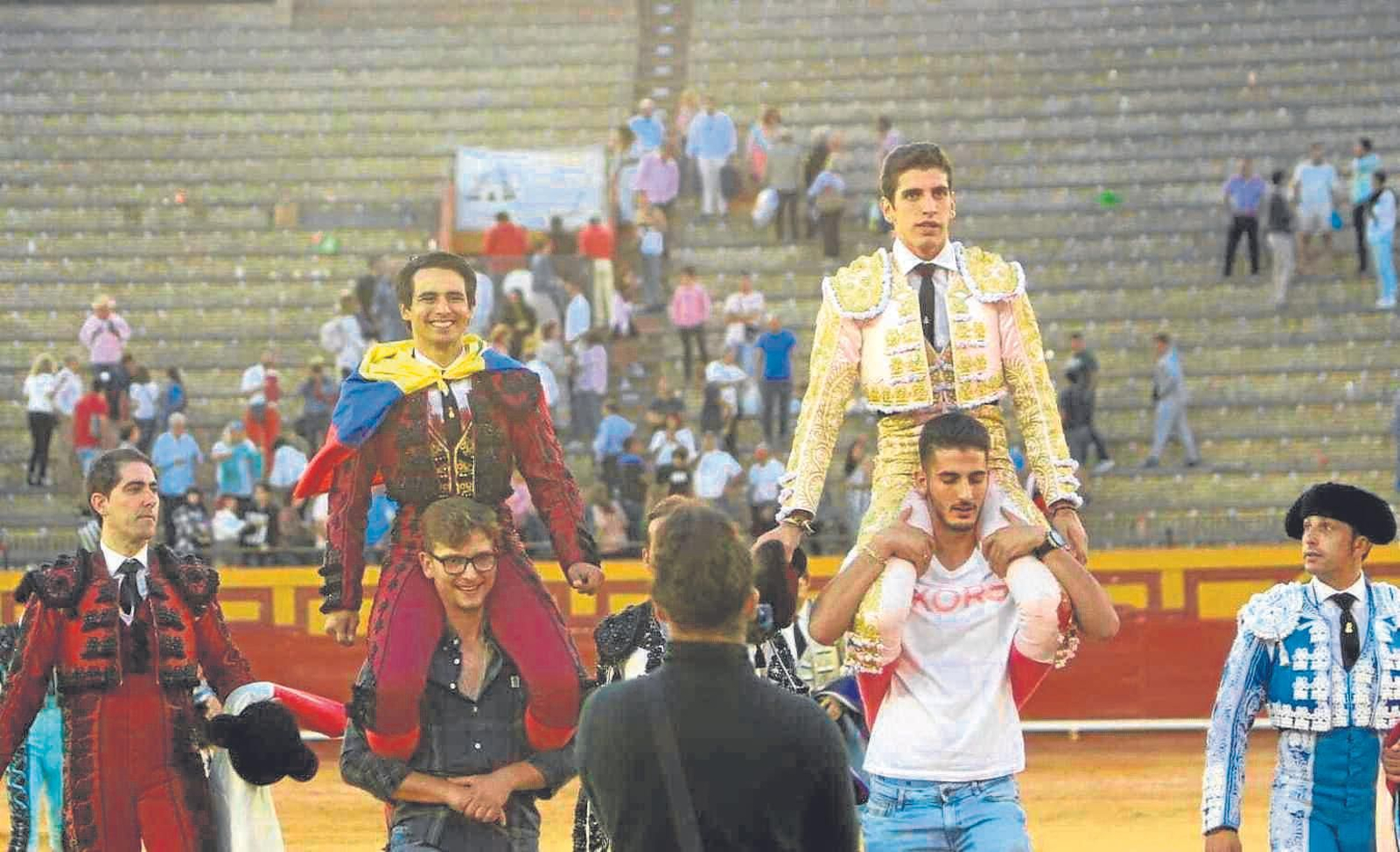Melli y Valencia, a hombros en las Palomas.