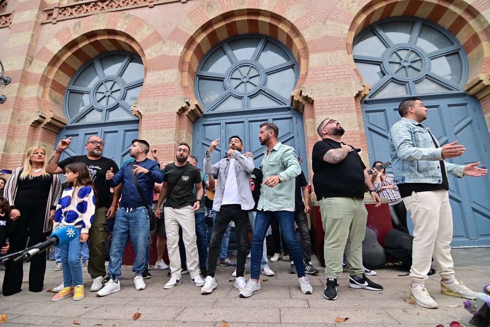 El emotivo recuerdo a Juan Carlos Aragón a las puertas del Teatro Falla en el cuarto aniversario de su muerte