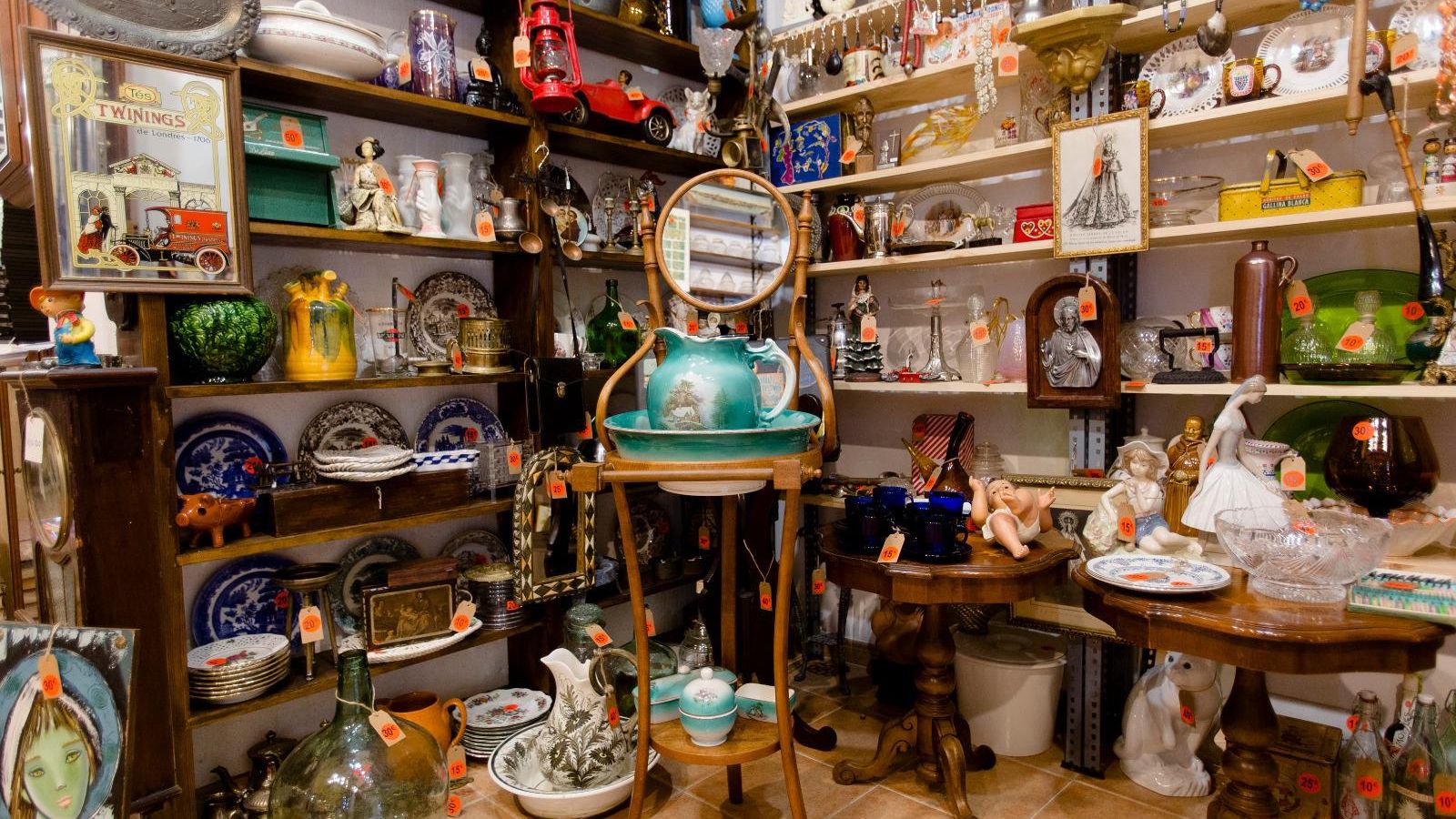 Palanganero con todos sus utensilios.