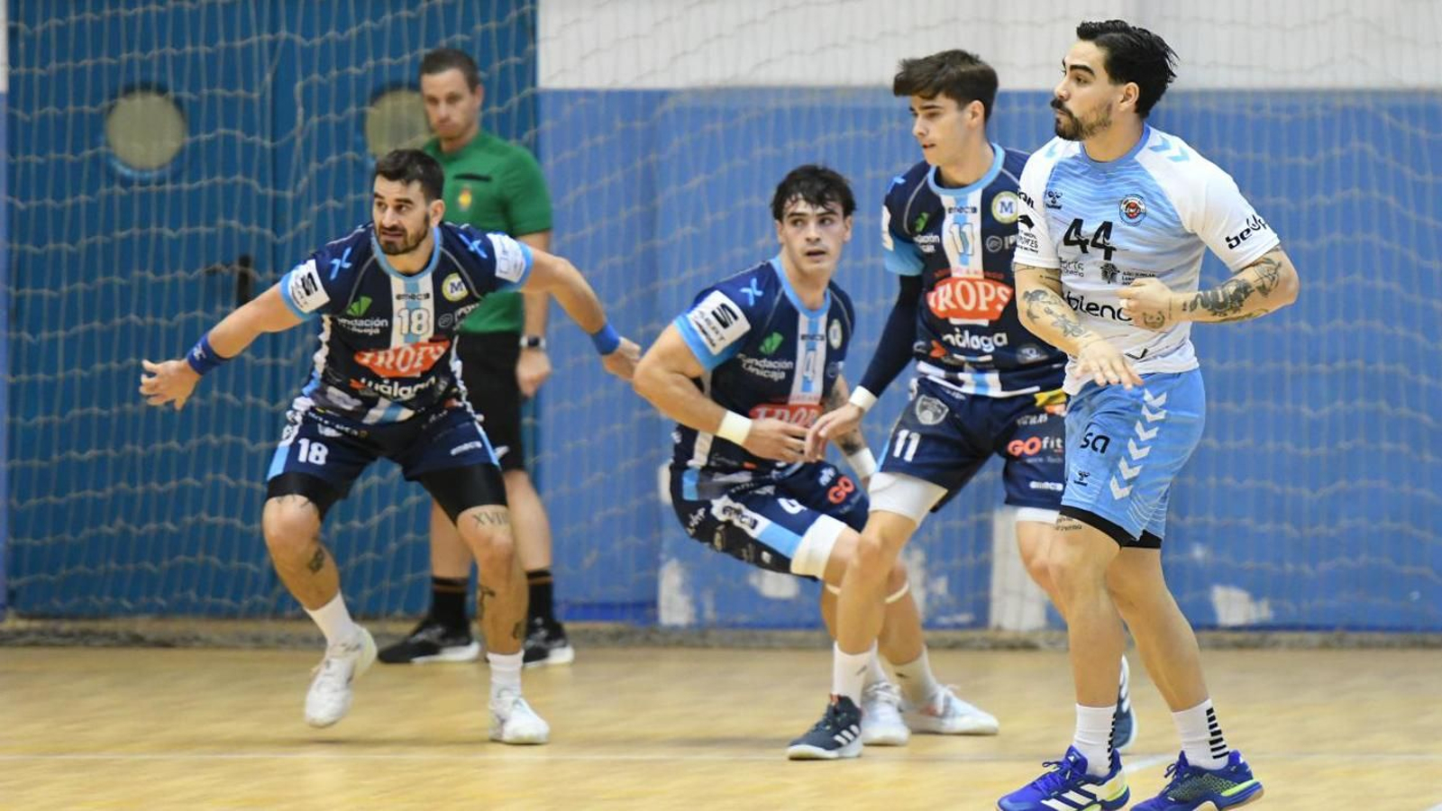 Defienden Portela, Edu Escobedo y Pablo Soler, mientras ataca Paya.