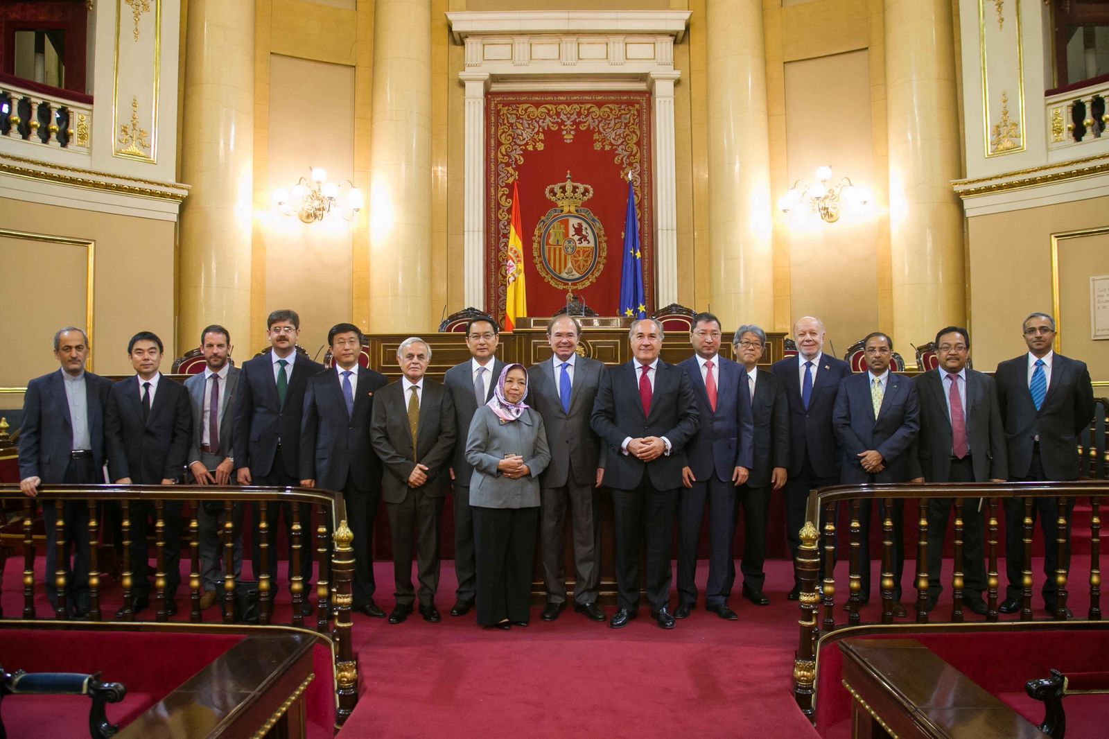 Embajadores de Asia y Oceanía junto a José Ignacio Landaluce en una visita al Senado.