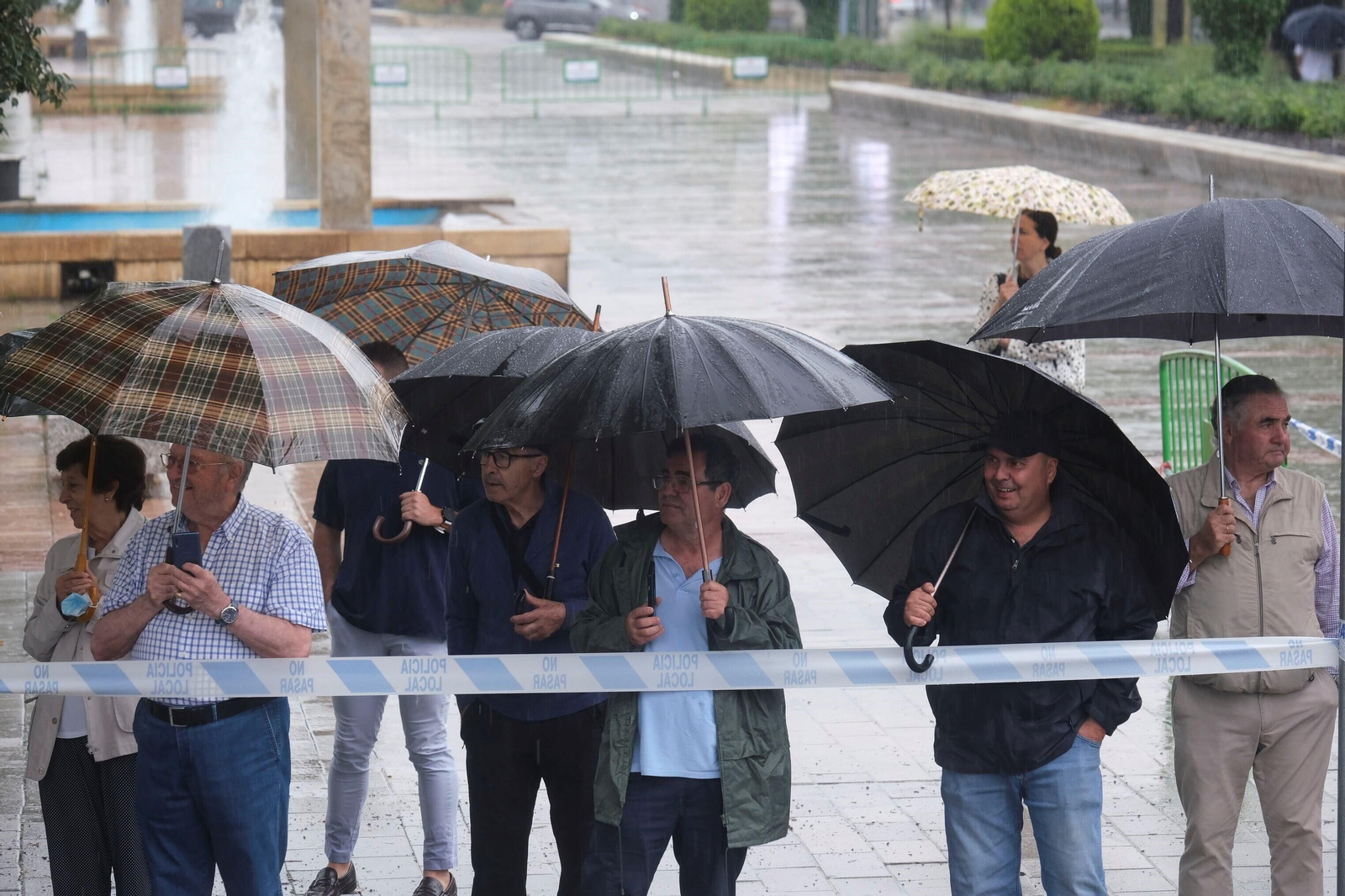 El izado de la bandera de España en Córdoba, en imágenes