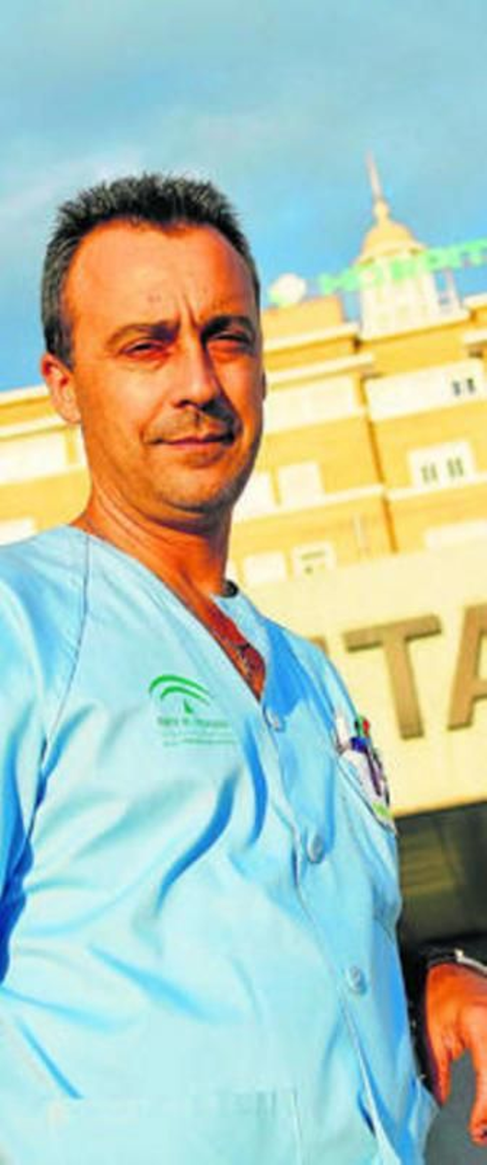 José María Requena, auxiliar y enfermero en el Virgen del Rocío.