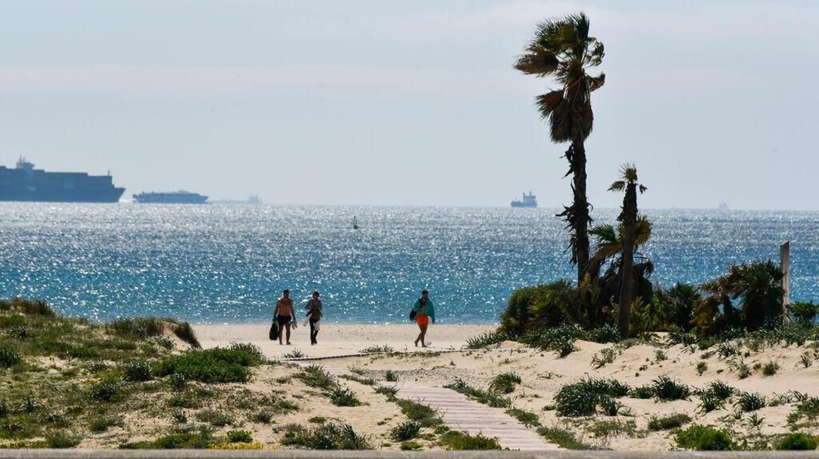 El litoral de la playa de Getares.