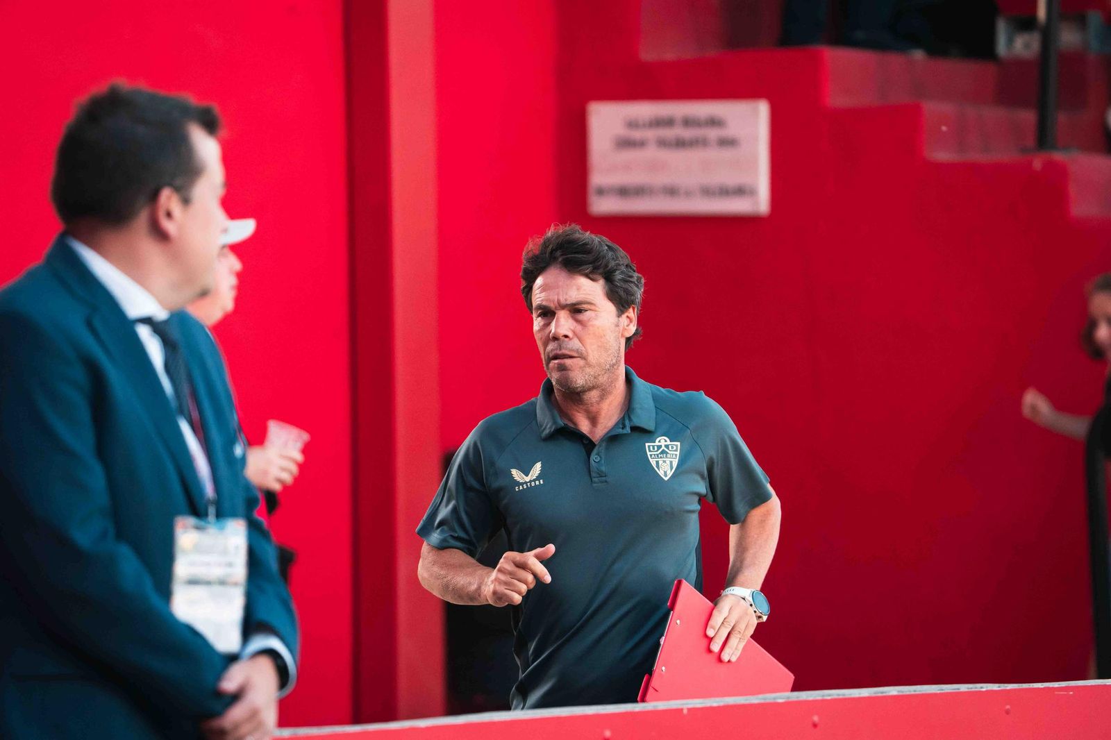 Rubi volverá al banquillo tras dos jornadas en el palco por sanción