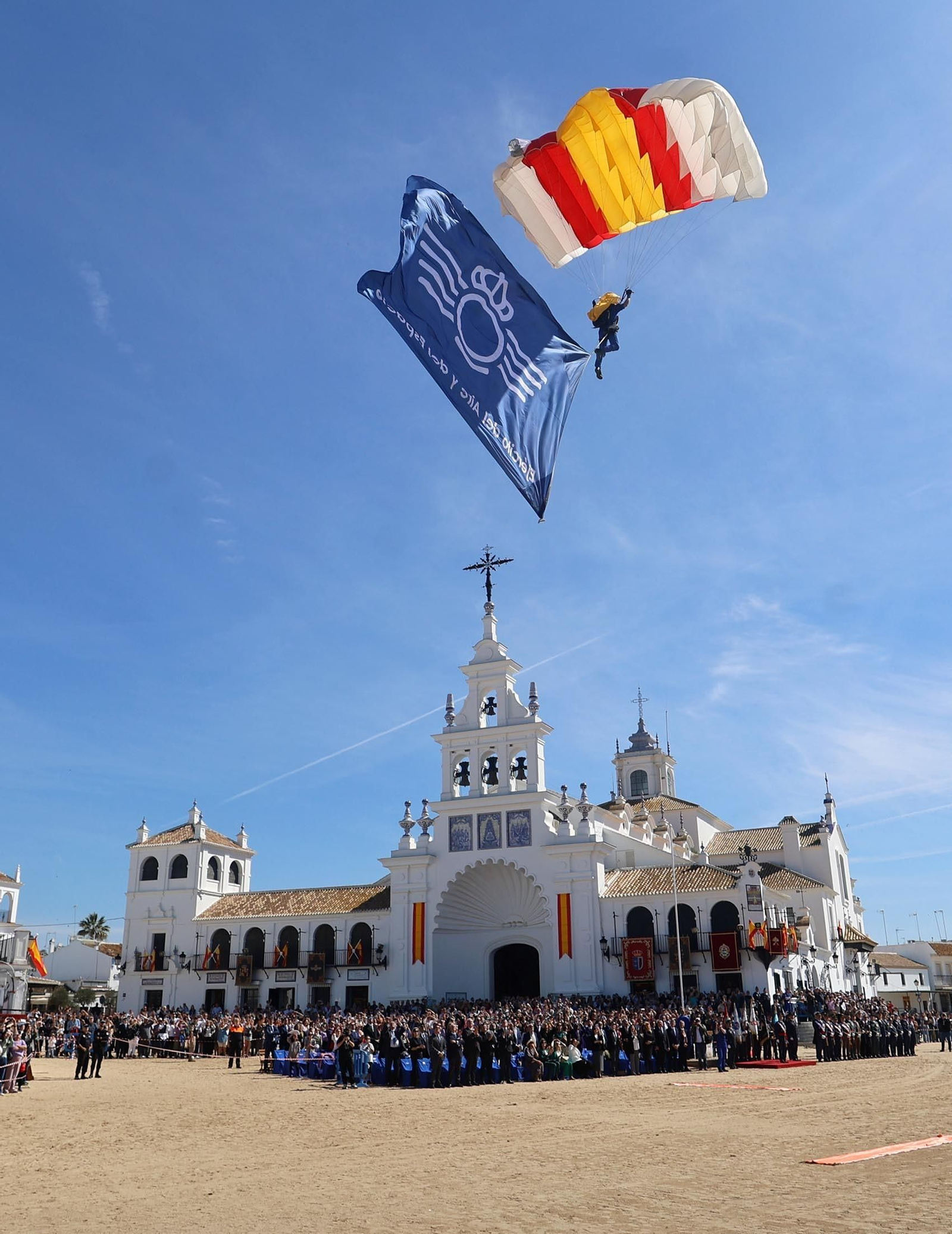 Imágenes del acto de Juramento o Promesa de Fidelidad a la Bandera Nacional en El Rocío