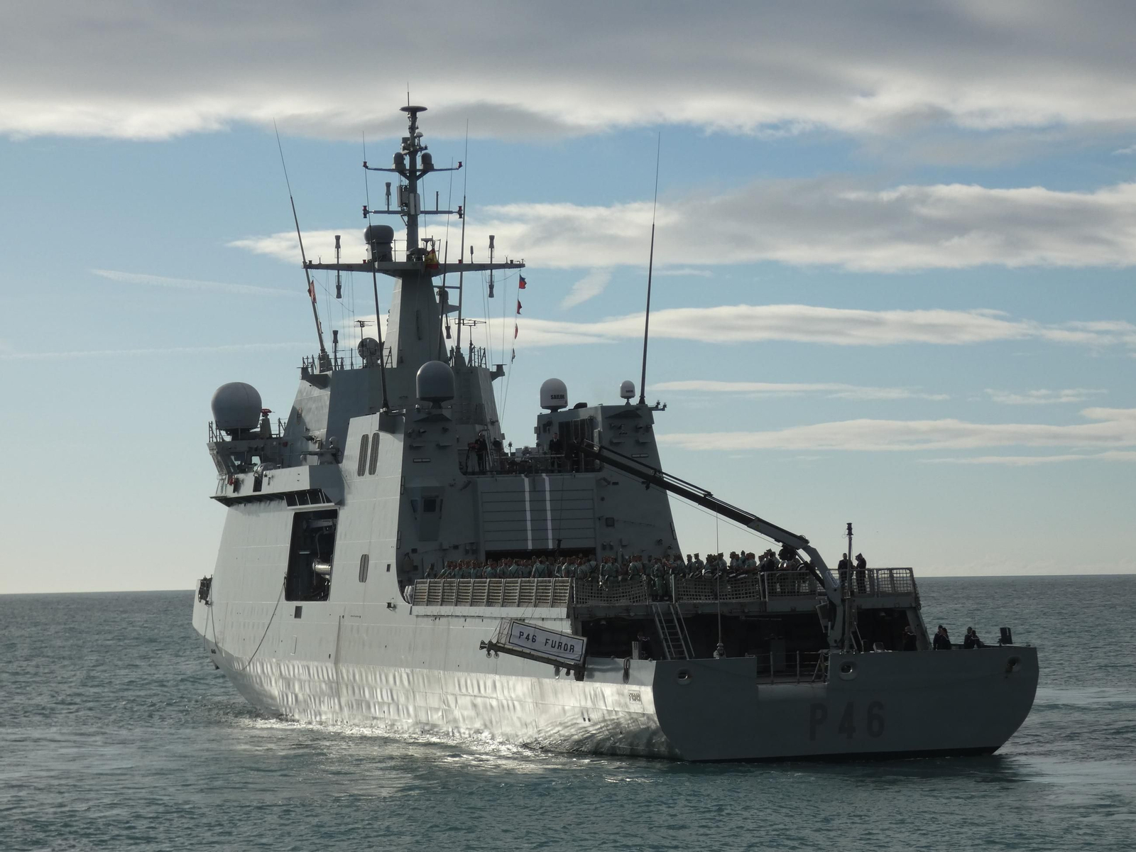 El desembarco de la Legión en el puerto de Málaga este Jueves Santo, en fotos