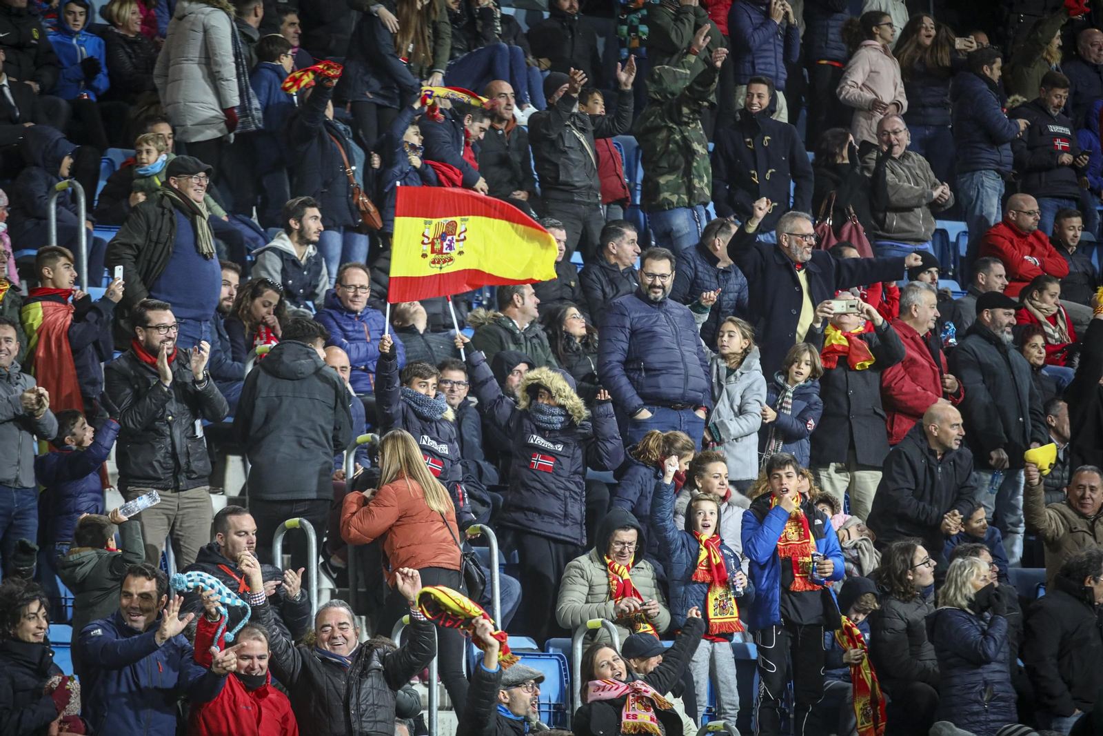 Las imágenes del España-Malta en Cádiz