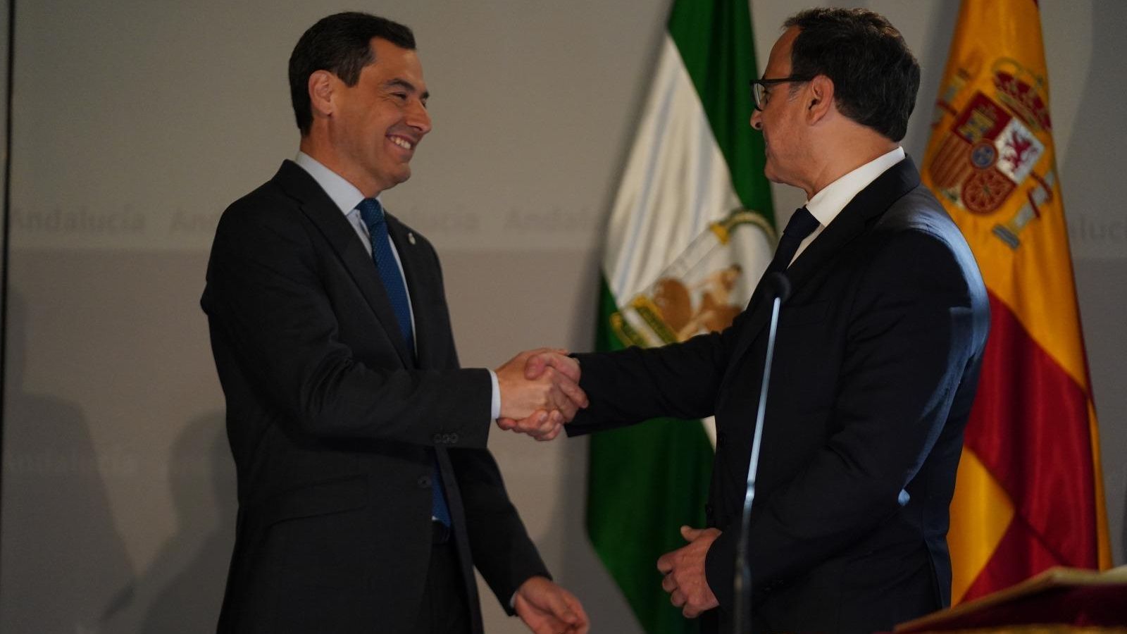 El presidente de la Junta de Andalucía ofrece al nuevo rector de la UAL su máximo apoyo para seguir impulsando el desarrollo en la provincia y en la comunidad autónoma