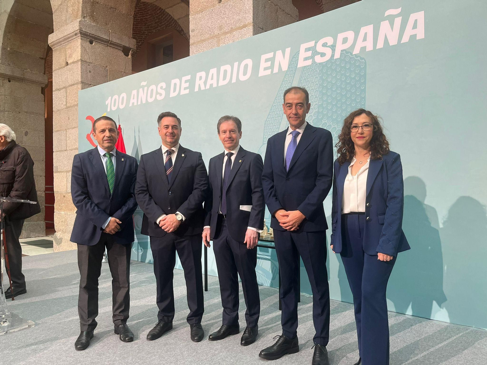 Foto de familia tras recoger el galardón.