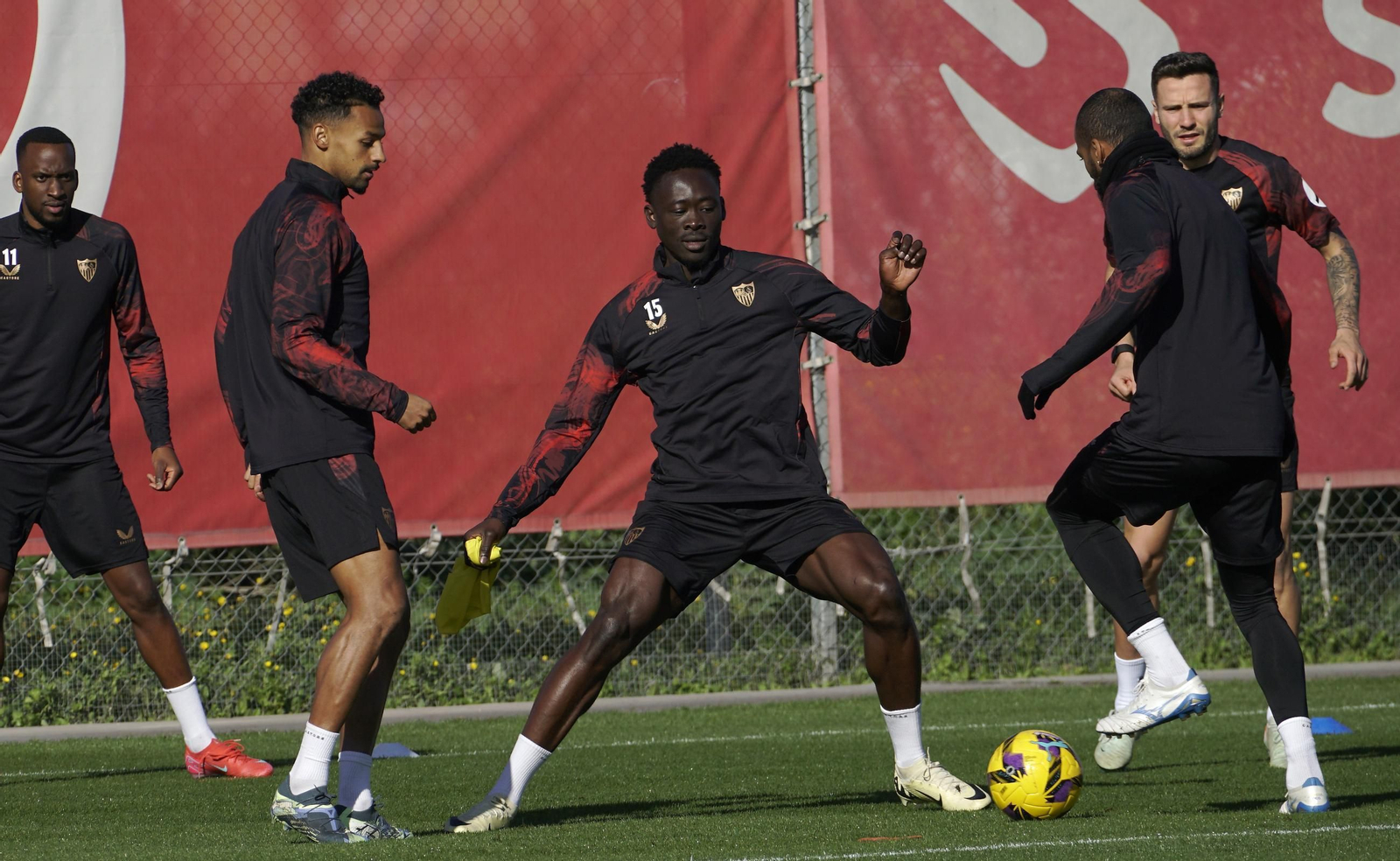 Las imágenes del primer entrenamiento de Akor con el Sevilla FC