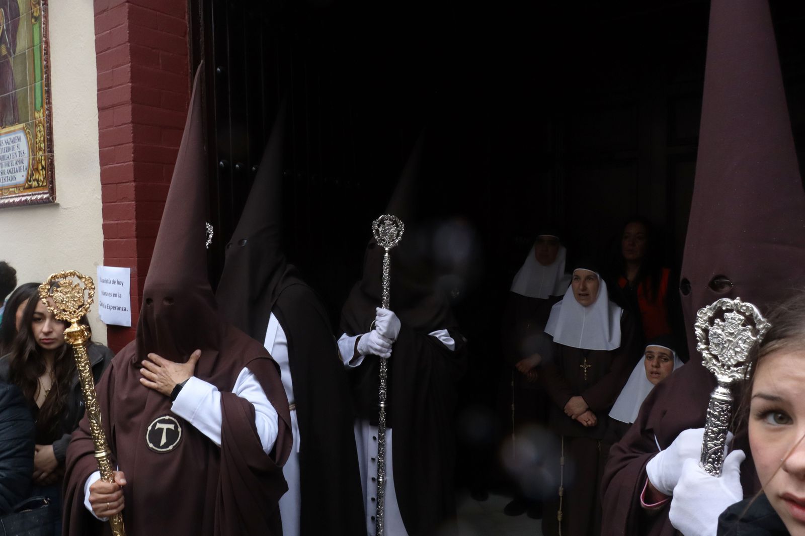 Las mejores imágenes del Martes Santo en Huelva: La Hermandad de La Sentencia